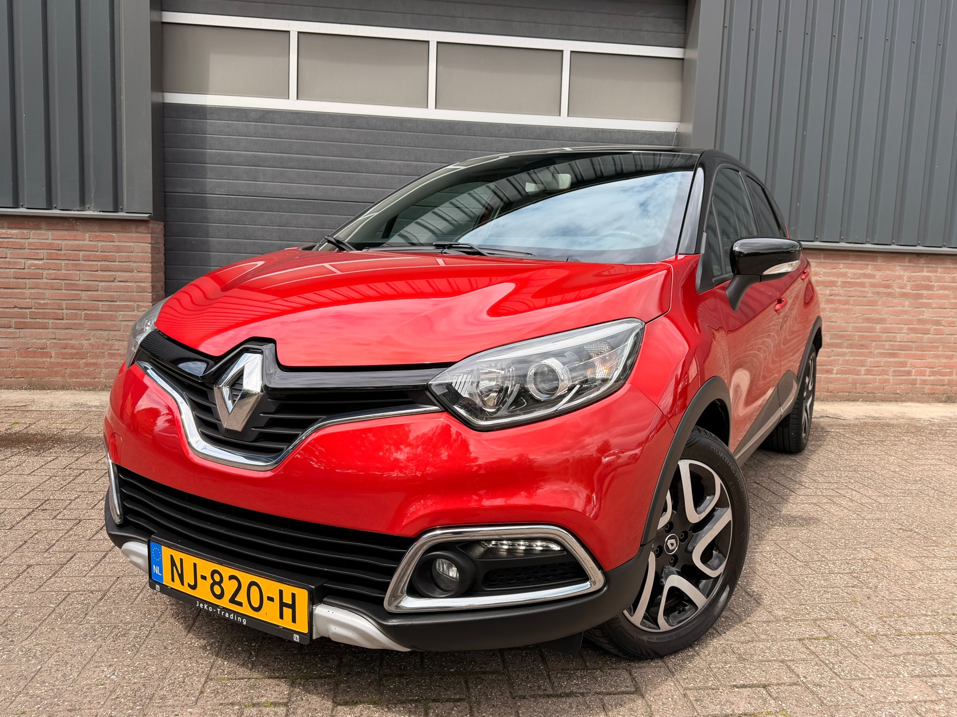 Renault Captur 1.2 TCe 120PK Xmod / Leder / Trekhaak 1200KG / Achteruitrijcamera