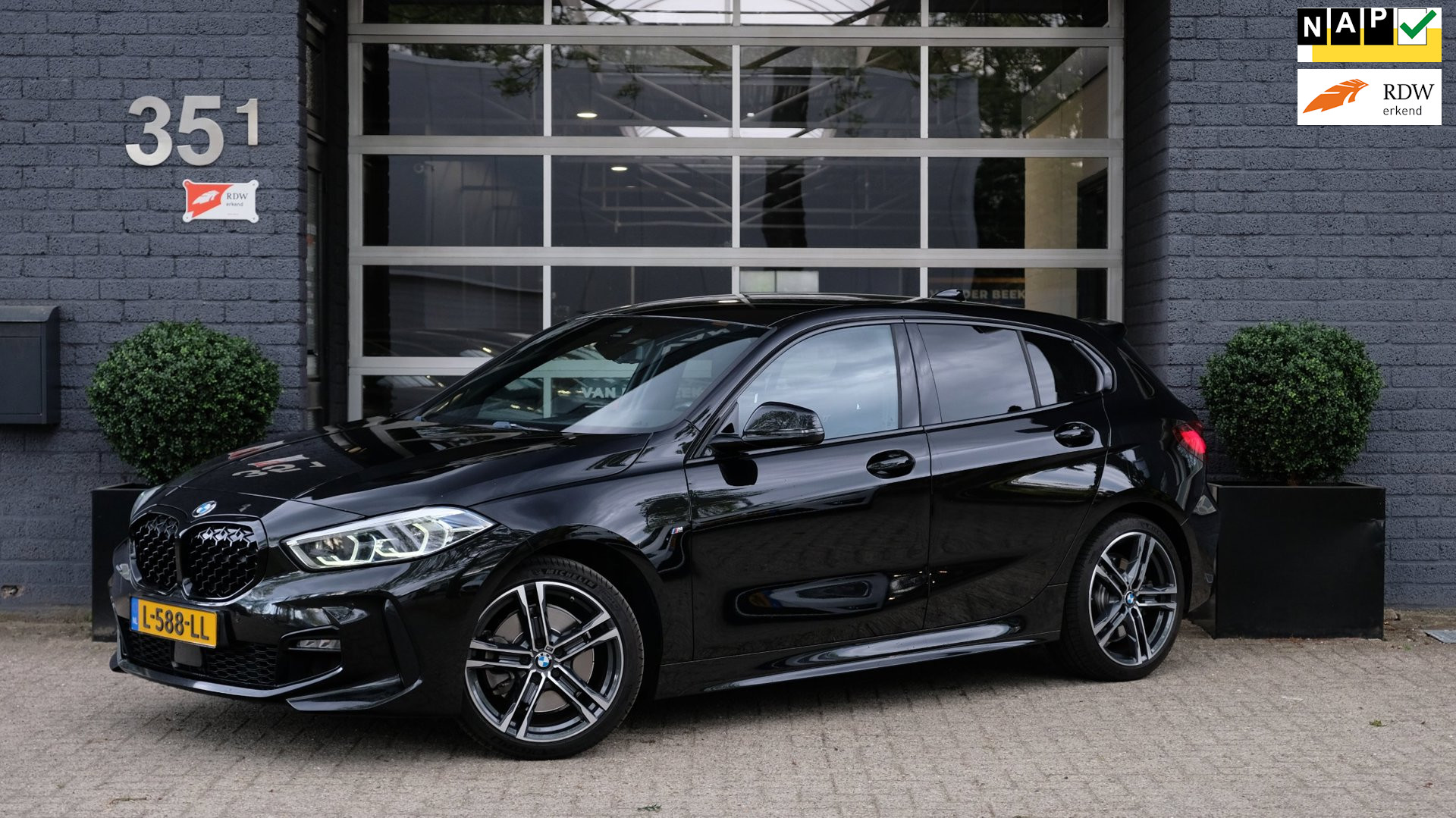 BMW 1-serie 120i M-Sport|Aero Pack|Live Cockpit|Shadow Line