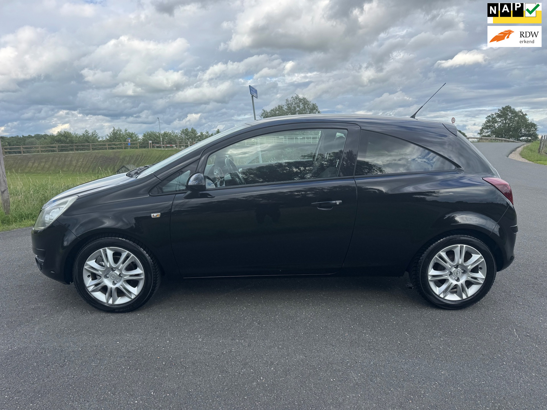 Opel Corsa 1.4-16V Color Edition