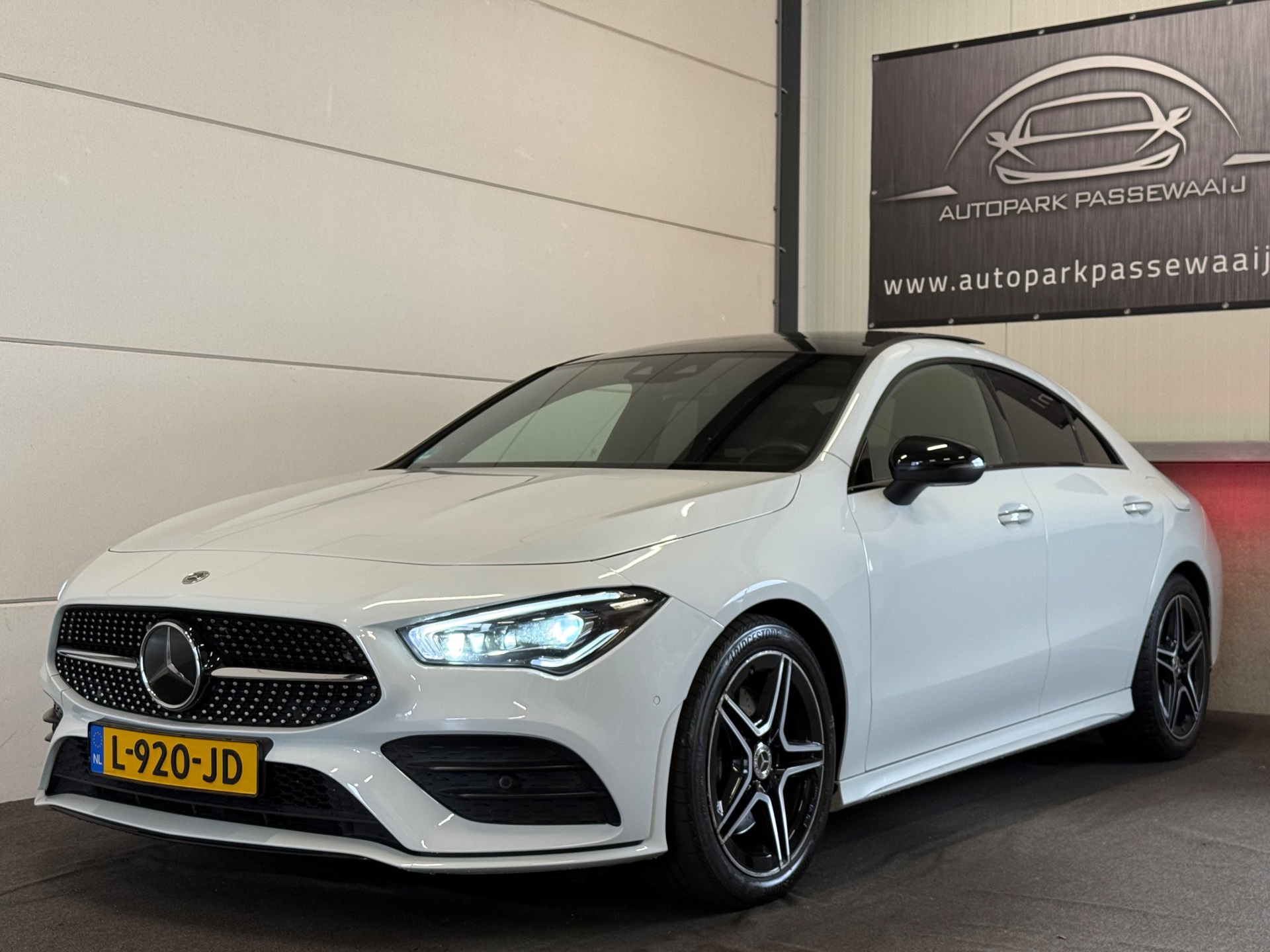 Mercedes-Benz CLA-Klasse 200 AMG BTW, Pano, ACC, Sfeerverlichting, Elek Stoelen, Achteruitrijcamera, NAP, Lane-Assist, Airco