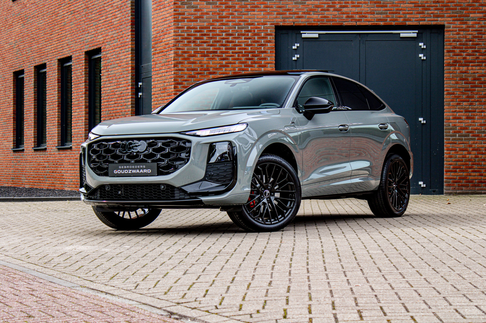 Audi Q3 Sportback E-hybrid S edition | Indiv. Quantumgrijs | Tech Pro | Pano | SONOS | Head-up | Memory | 360 camera
