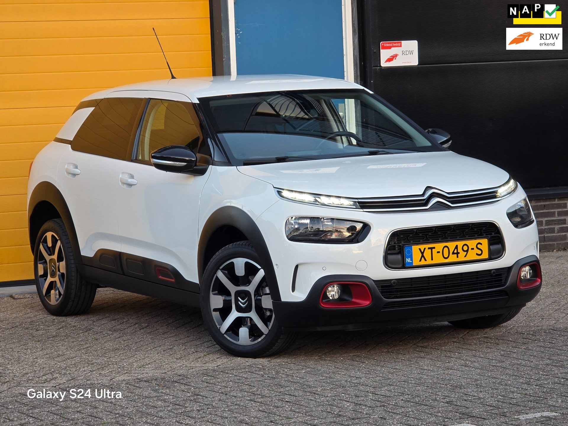 Citroën C4 Cactus 1.2 PureTech Shine / NAP / Camera / Airco / Elek Pakket / Navi / Led / Pdc / Allu Velgen / Nette Staat