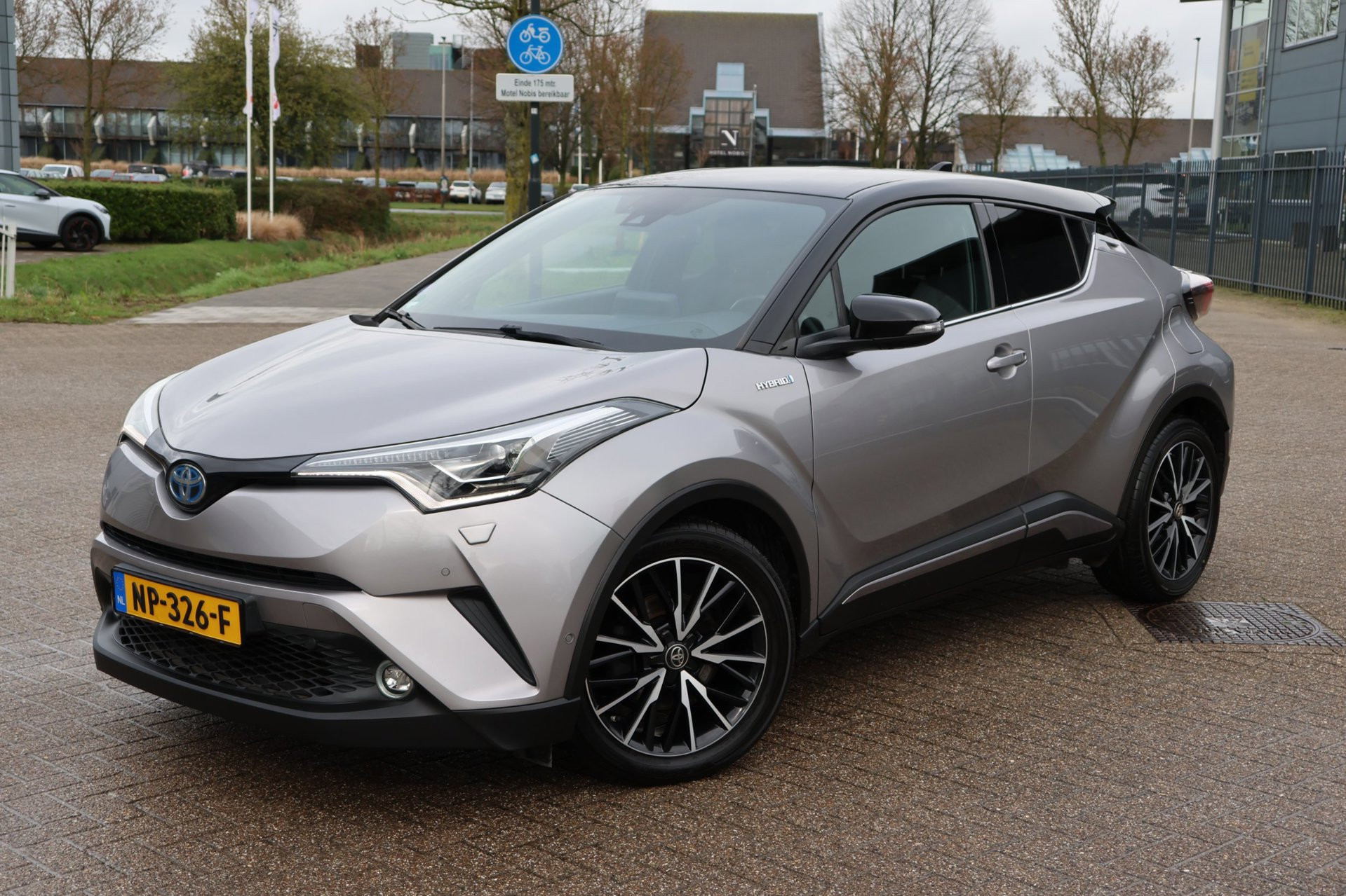 Toyota C-HR 1.8 Hybrid Bi-Tone | 98.000 km | Leder | Trekhaak | Stoel- & Stuurverwarming |