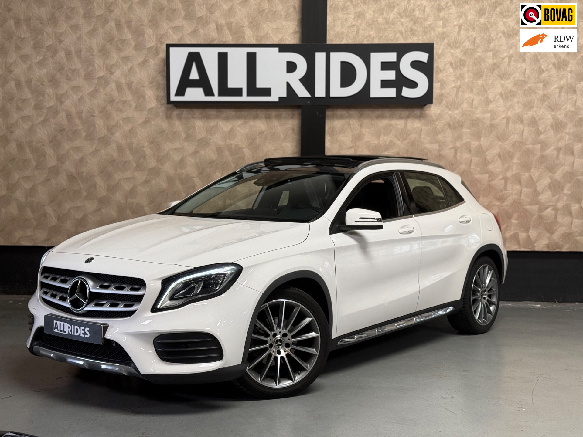 Mercedes-Benz GLA 200 AMG Edition White| Pano | Camera | 19 inch | Led |