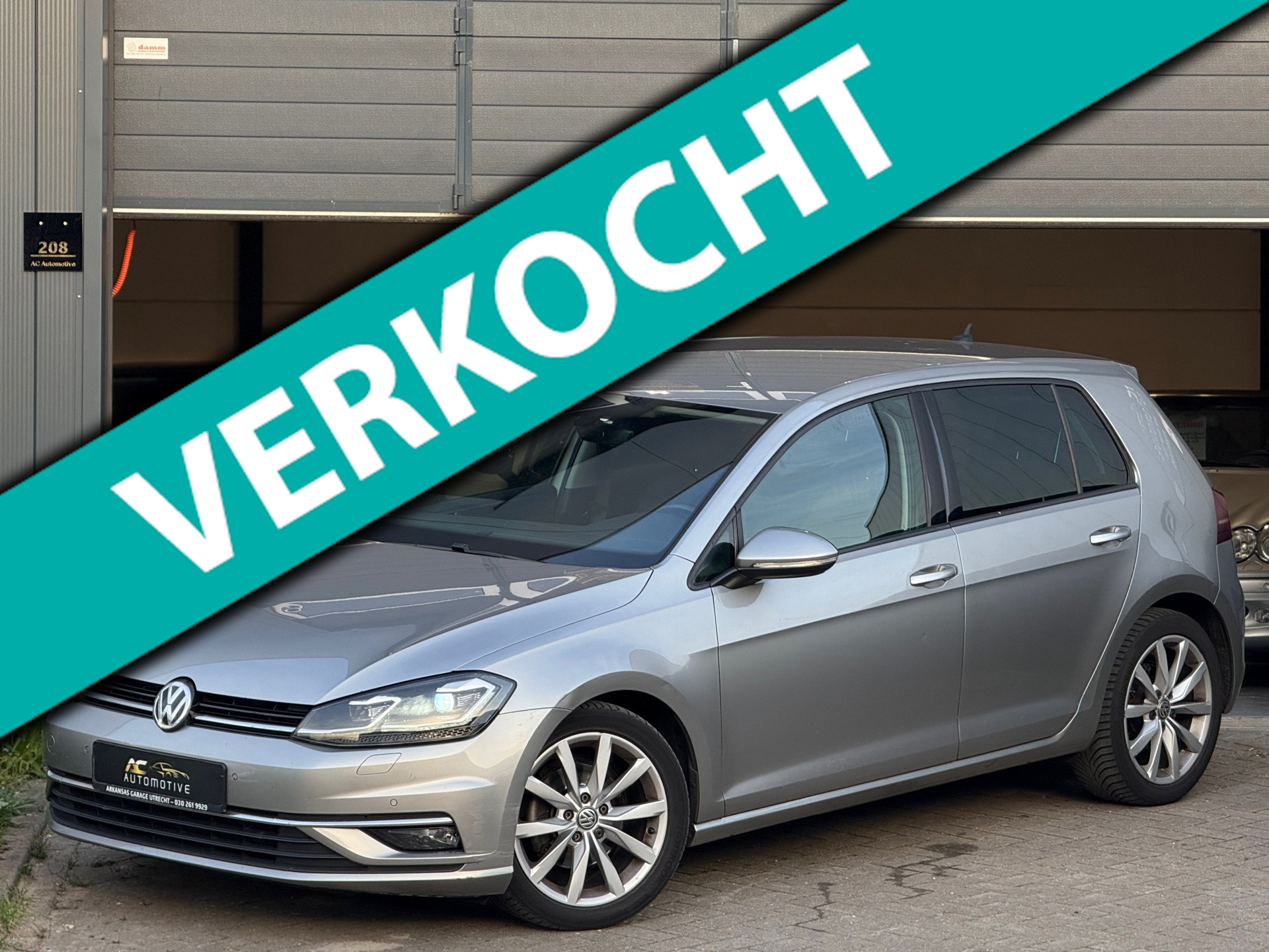 Volkswagen Golf 1.6 TDI Highline Business R Automaat