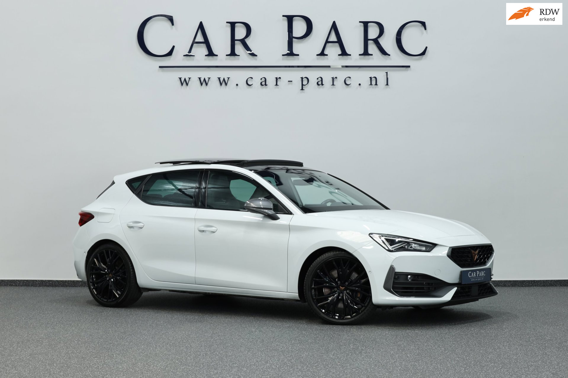 CUPRA Leon 2.0 TSI VZ 300+PK LED/VIRTUAL/SFEER/PANO/HALF LEER+S.VERWARMING+MEMORY/19″/CAM/ACC/ECC/12 MDN GARANTIE!