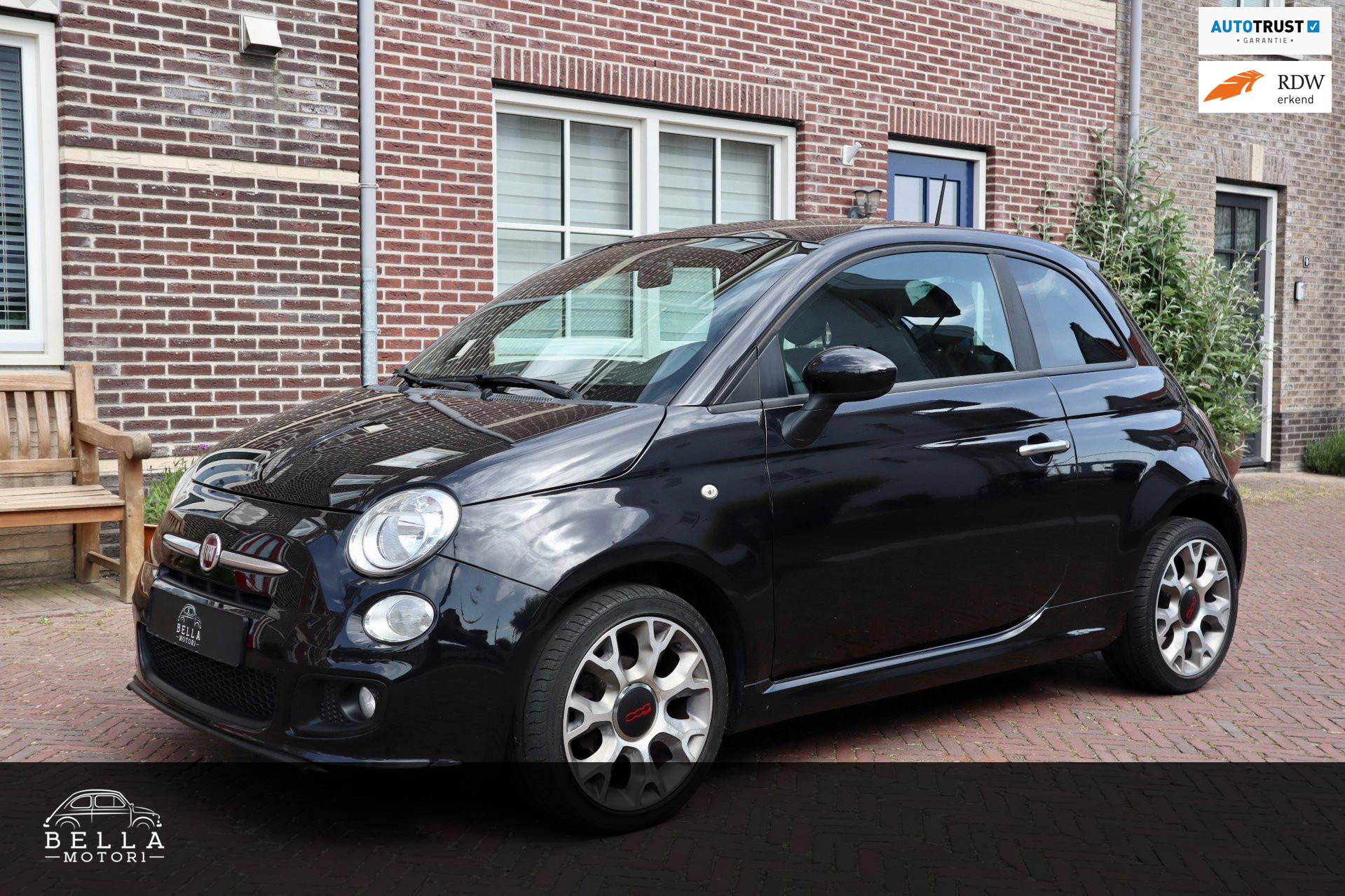 Fiat 500 1.2 Sport | RIJKLAARPRIJS | Sportstoelen | 16 inch lichtmetalen velgen | Parkeersensoren | Donker glas
