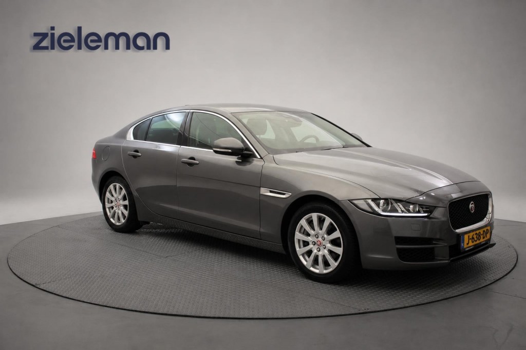 Jaguar XE Sedan 2.0t Pure Automaat – Navi, Camera, Leer, Stoelverw.