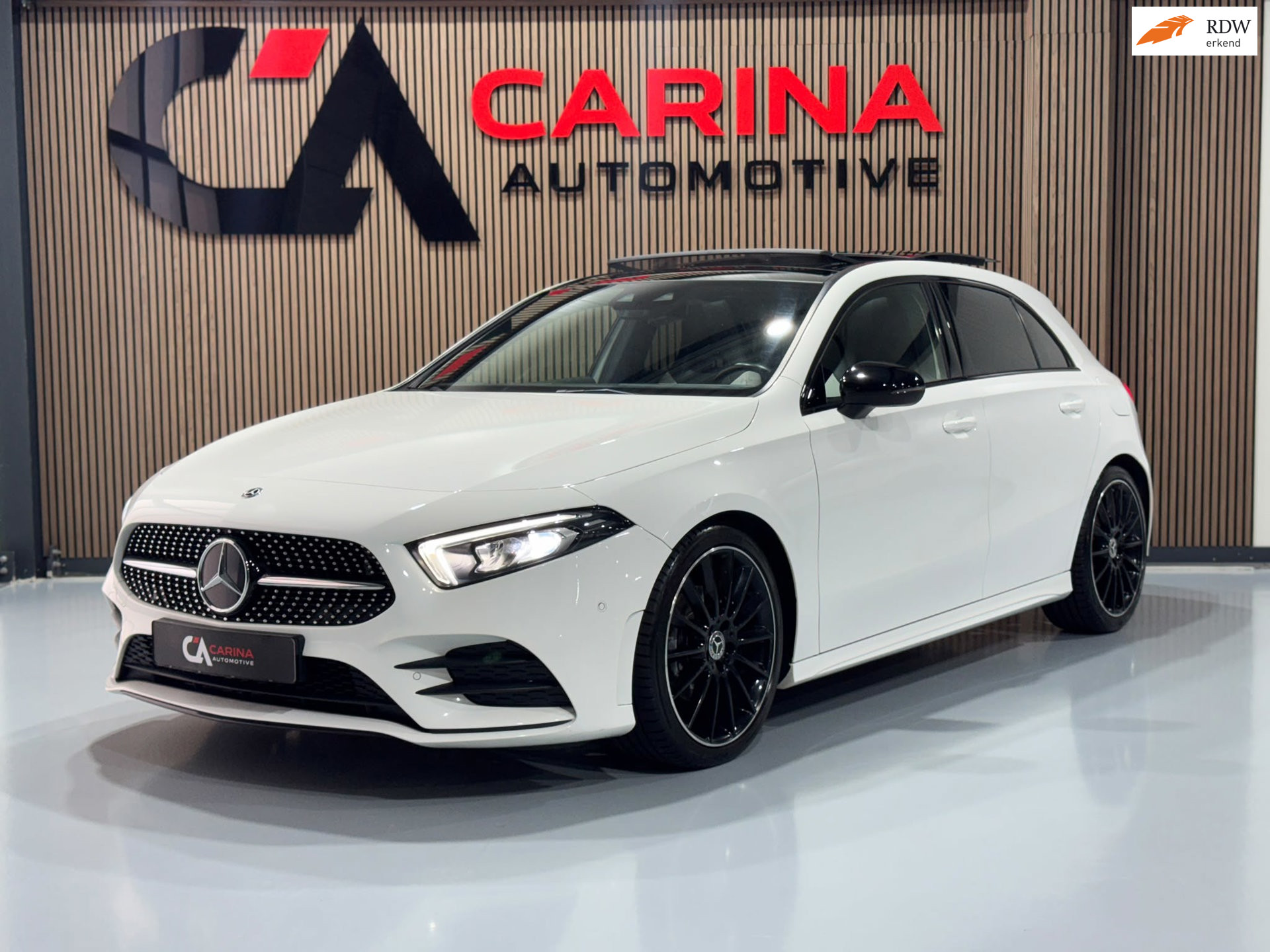 Mercedes-Benz A-Klasse 180 Facelift AMG / Full Option / Panorama Dak / Stoel Verwarming / Sport Stoelen / Widescreen / Ect… /