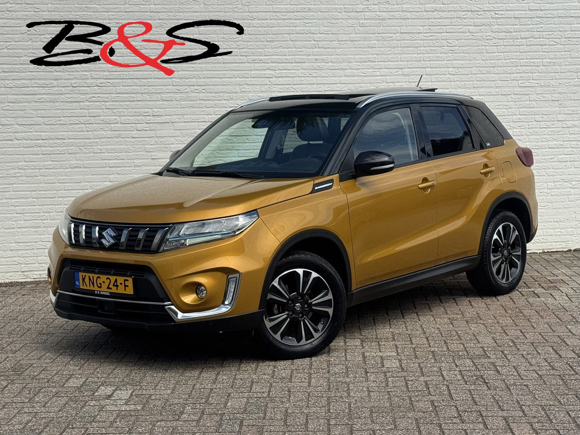 Suzuki Vitara 1.5 Hybrid Style Trekhaak Panorama dak Camera Adaptieve cruise Keyless Clima