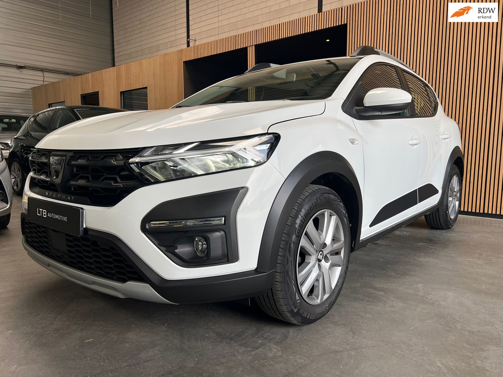 Dacia SANDERO Stepway 1.0 TCe 90 Automaat|Carplay|Navi|PDC|