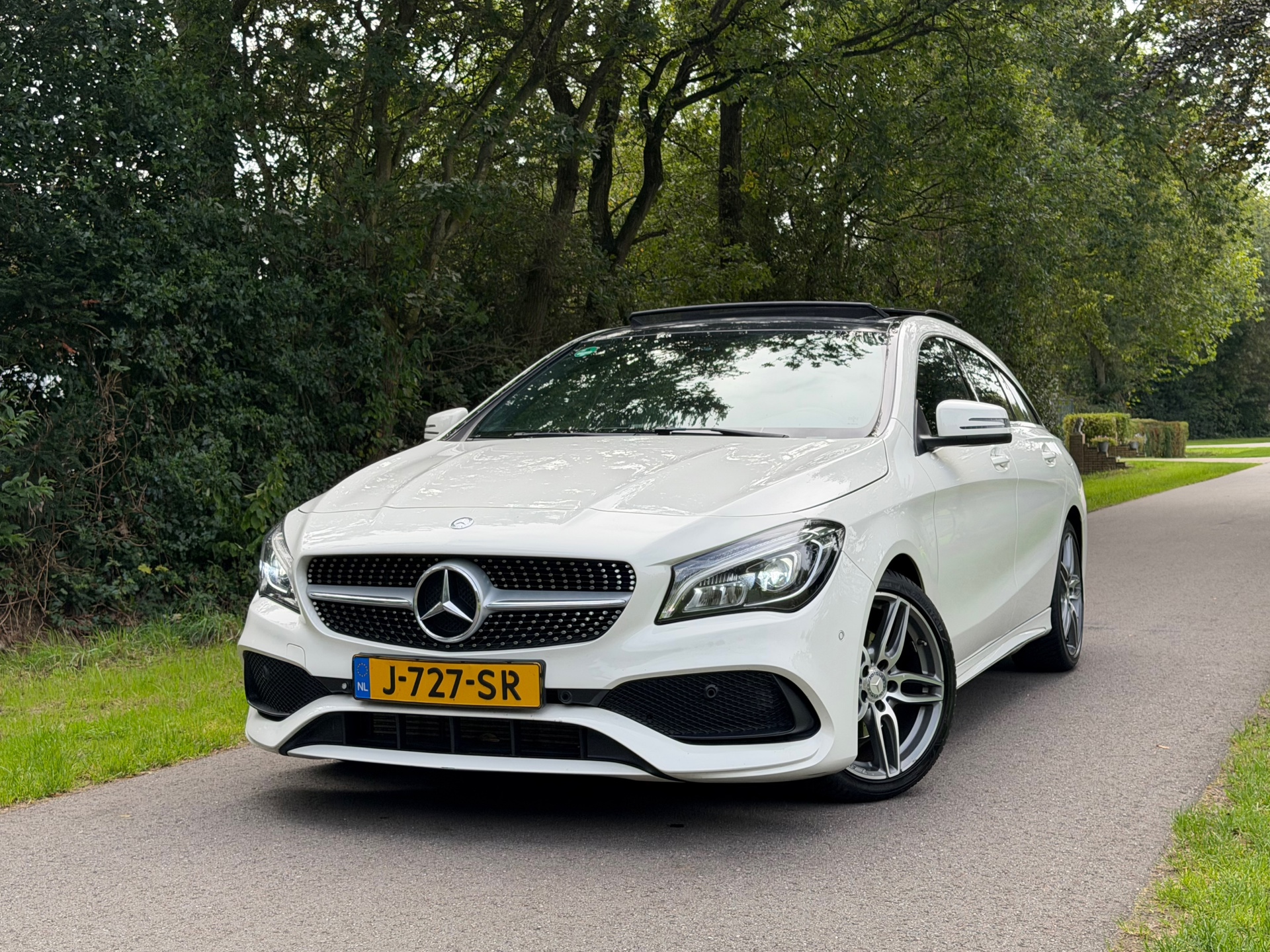Mercedes-Benz CLA-Klasse Shooting Brake 180 AMG Night Edition Plus | Panoramadak + Navi Nu € 10.975,-!!!