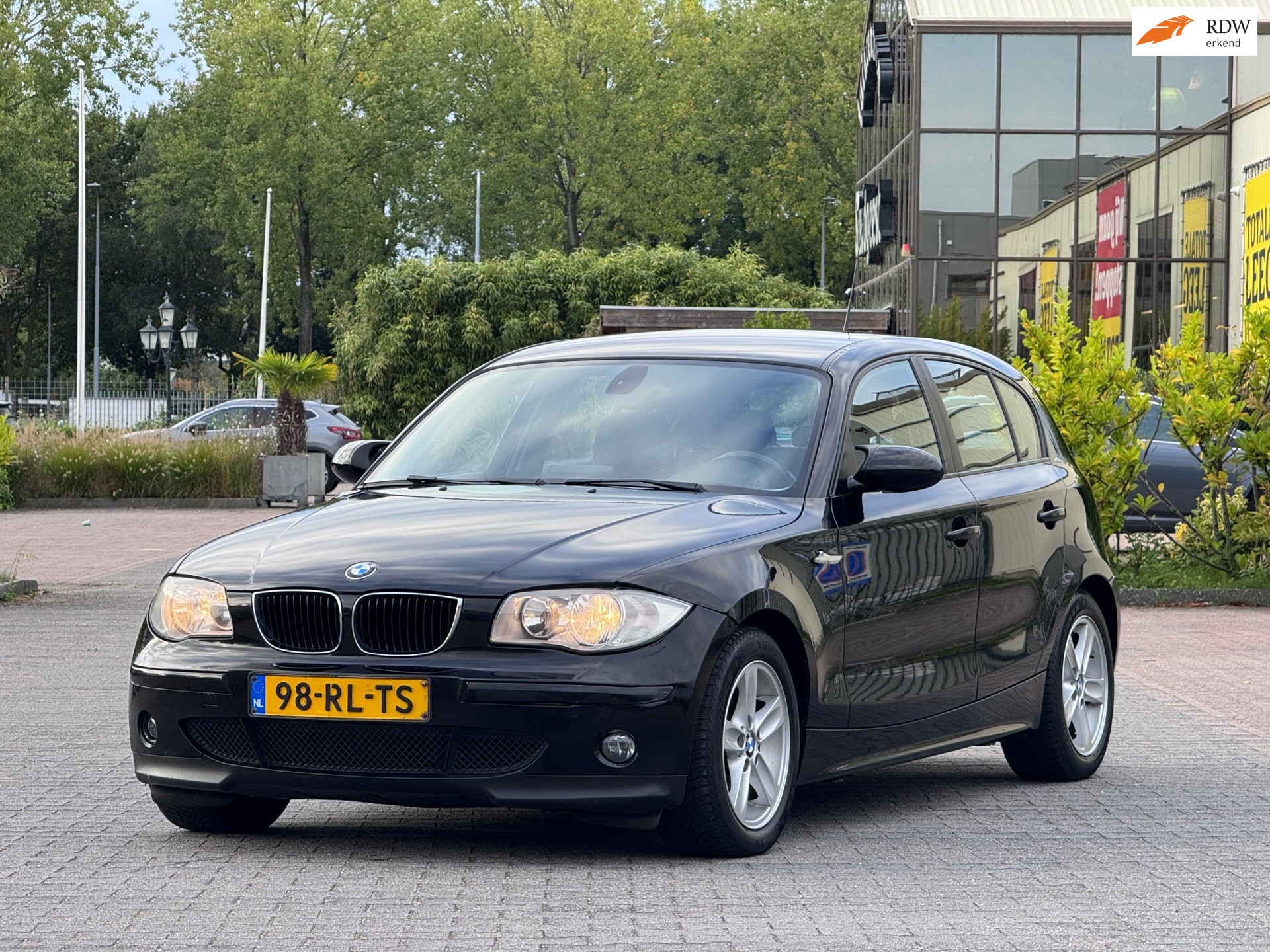 BMW 1-serie 118i High Executive | APK 14-08-2027 | Sportstoelen | Airco | Elektrische spiegels |