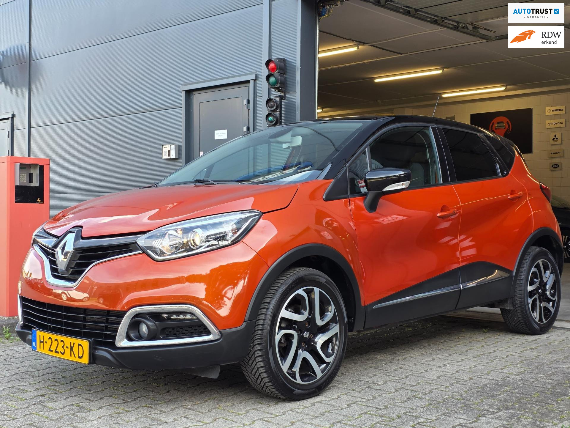 Renault Captur 1.2 TCe Dynamique / KEYLESS / CAMERA / P.SENSOREN / PRIVACY GLASS / BLUETOOTH / STOELVERW. / ALL-SEASONS / DAB+ !