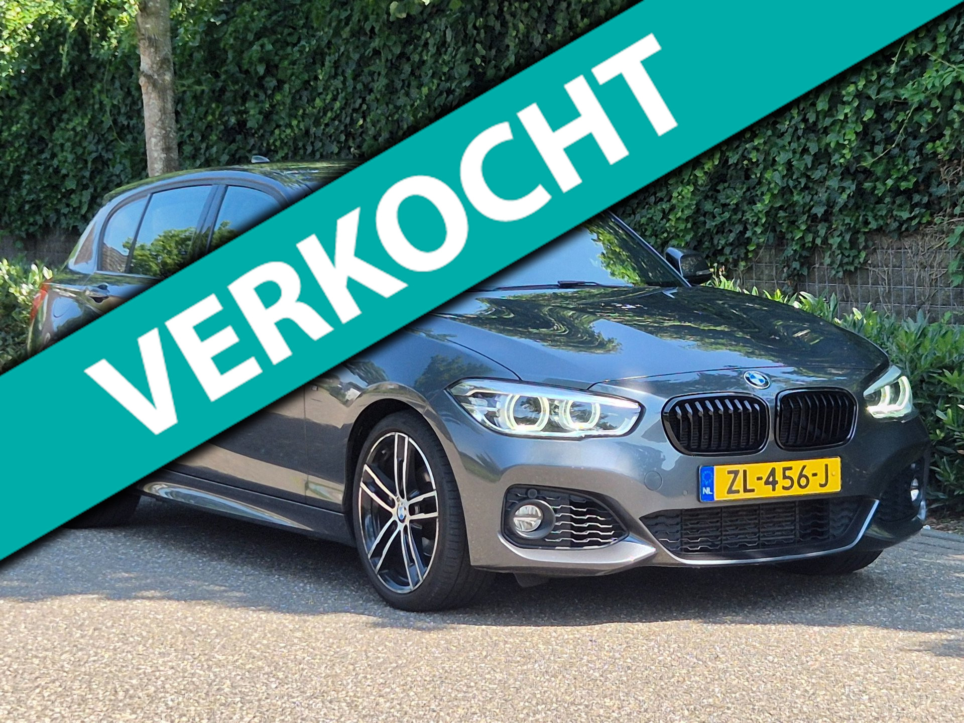 BMW 1-serie M Sport Edition Apple CarPlay LM Velgen Trekhaak LED NAP Black Panel dash 118i M Sport Edition