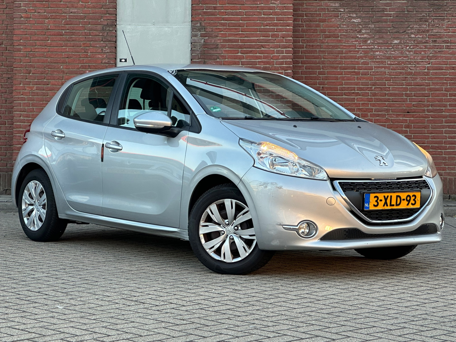 Peugeot 208 1.2 VTi Active|5DRS|CRUISE|AIRCO|TREKHAAK|GOED-ONDERHOUDEN