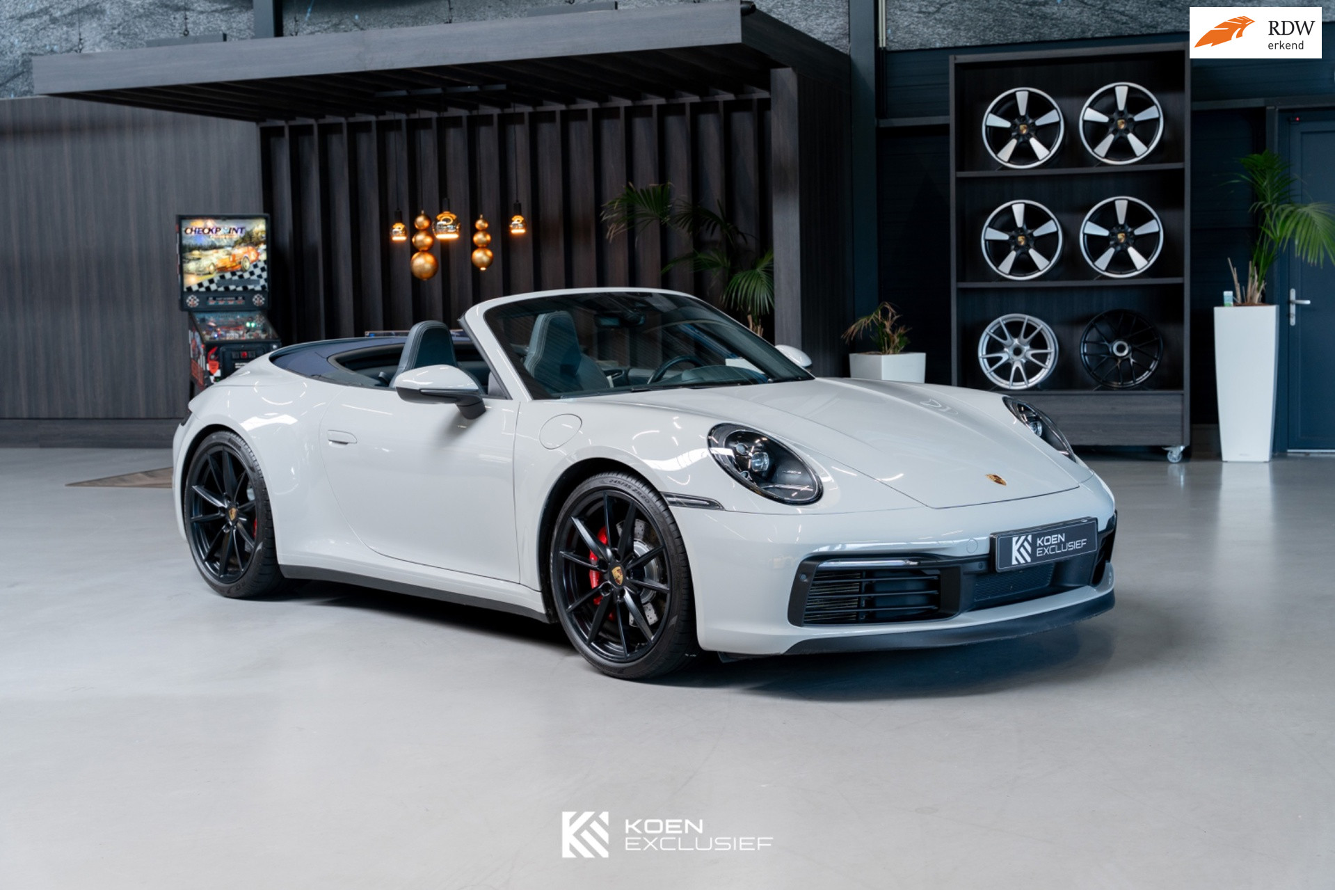 Porsche 911 Cabrio 992 3.0 Carrera S (2019) krijt, Sport Chrono, PASM, adaptieve sportstoelen, vol leder