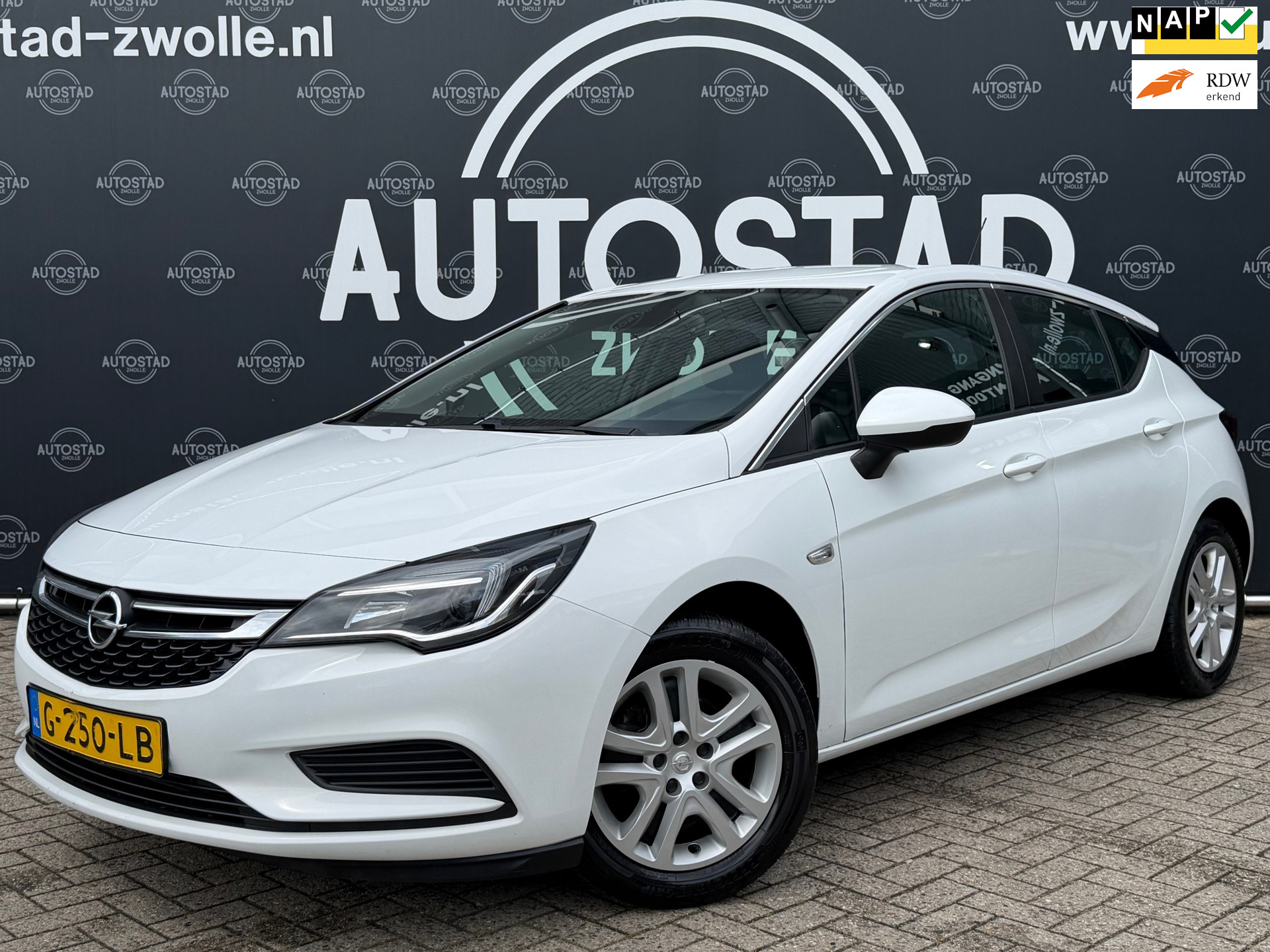 Opel Astra 1.0 Turbo Business NL-Auto / 2e Eigenaar / NAP / Airco / Navi