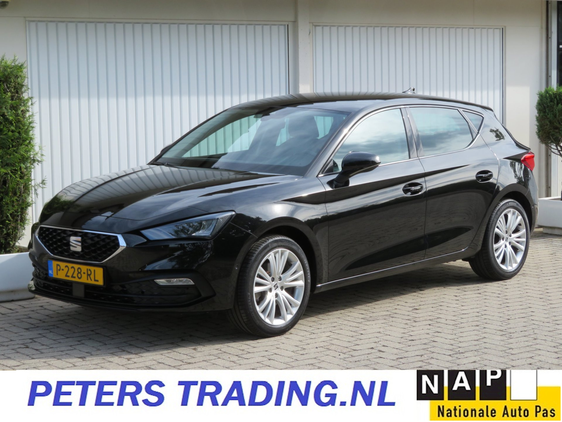 SEAT Leon 1.0 TSI 110pk Business Intense ADAPT CRUISE-CAMERA-1e EIG.-NL AUTO-