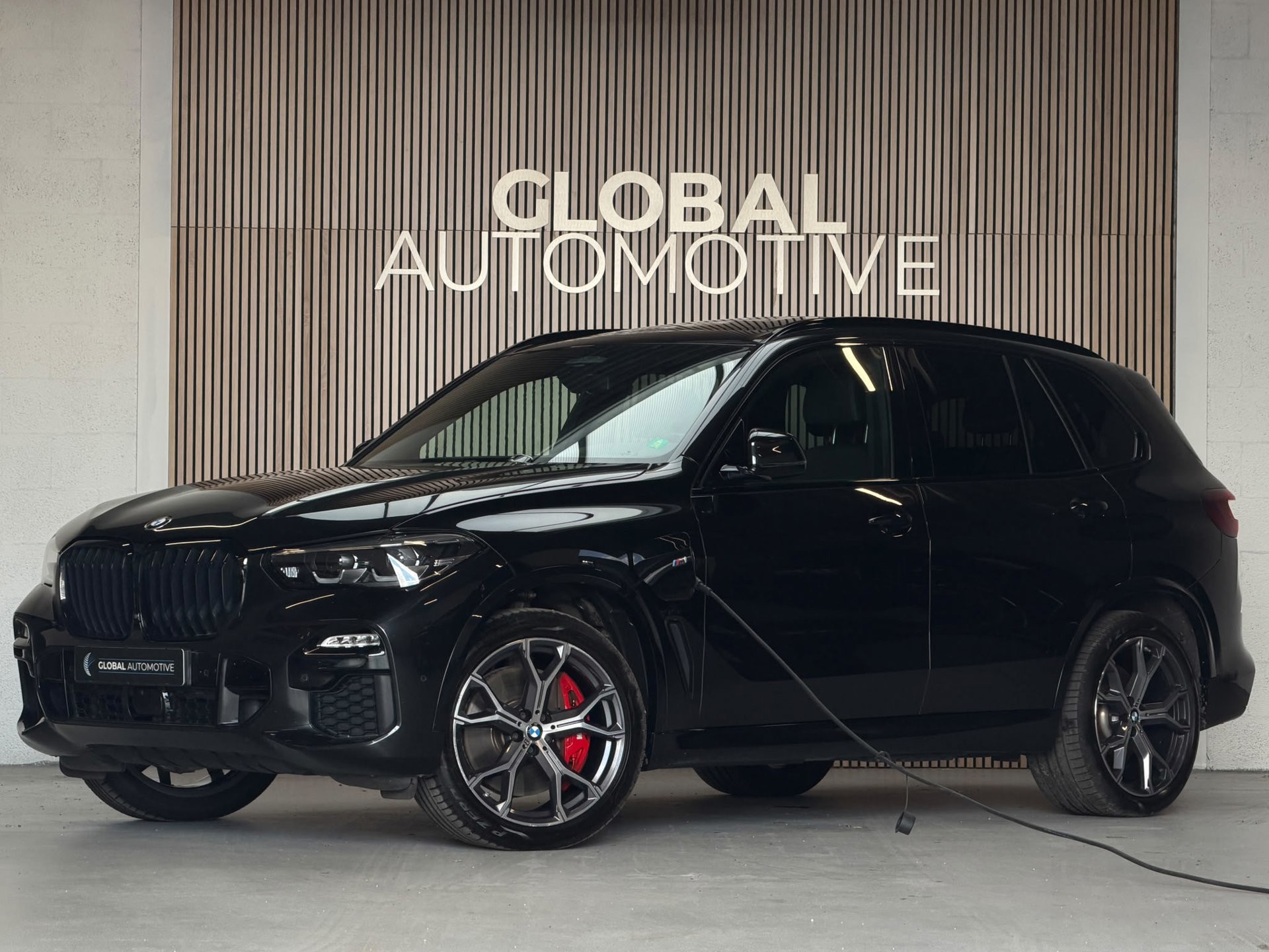 BMW X5 XDrive45e High Executive M Sport – BOWERS & WILKINS – CO PILOT – TREKHAAK – 21 INCH – SKYLOUNGE