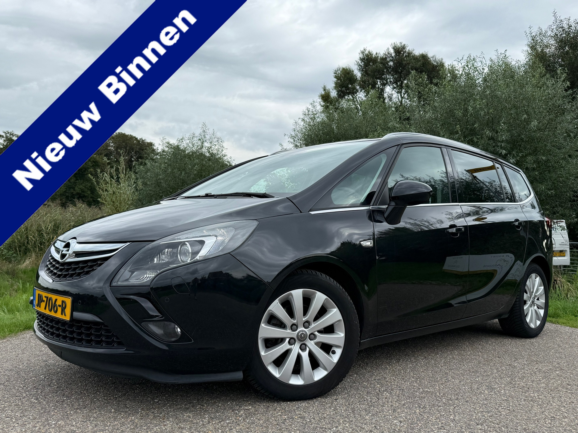 Opel Zafira Tourer 1.4 Cosmo / 7 Persoons / Camera / Dealer Onderhouden / Clima / 6 Versnellingen / PDC / Cruise / LED /