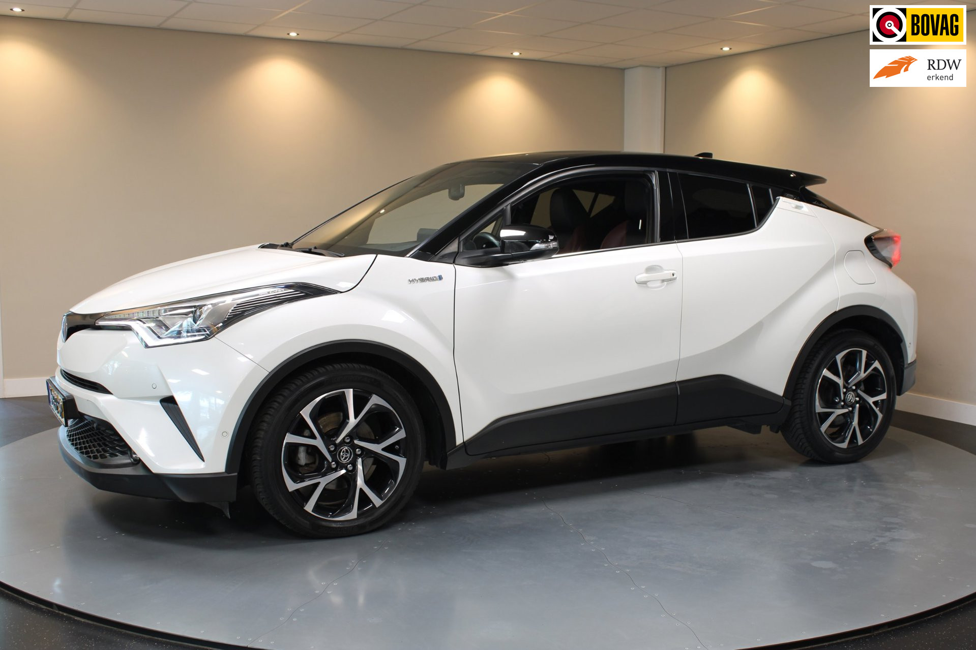 Toyota C-HR 1.8 Hybrid Executive Selection *Carplay* Stoel/Stuurverw.|Camera|Keyless|Leer|Adapt.Cruise|Navi|Dealer OH|Parelmoer