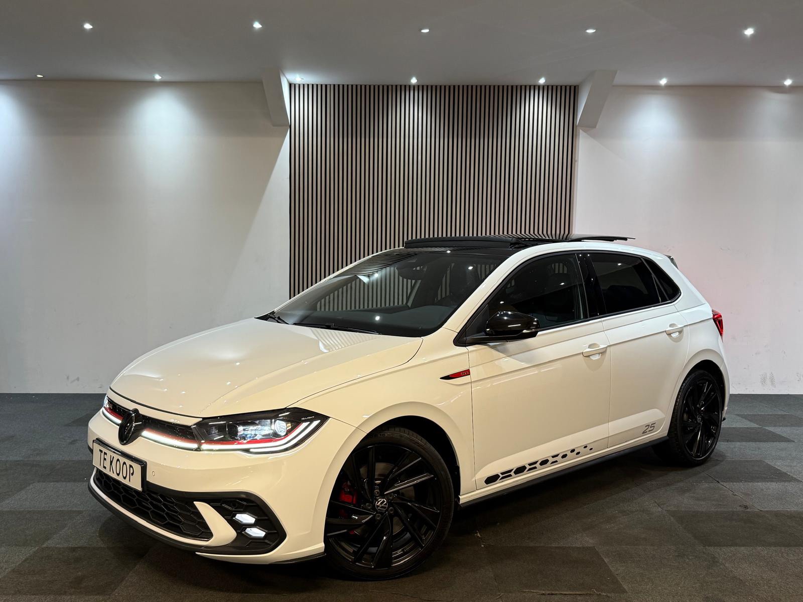 Volkswagen Polo 2.0 TSI GTI 25 Edition Pano l Camera l IQ l Leder l Keyles l Stoelverwarming l BomVol!