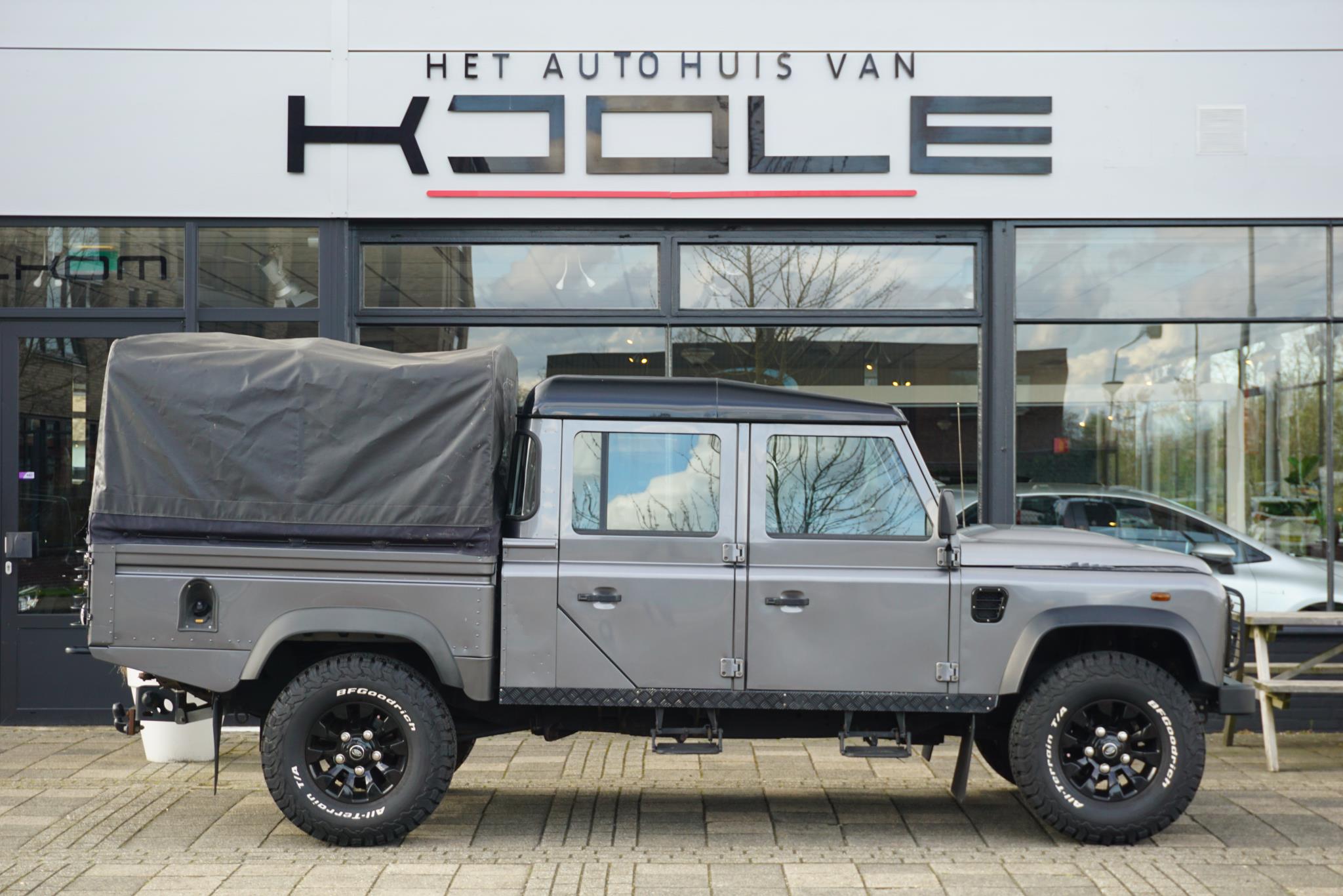 Land Rover Defender 2.2 D 130″ S Crew Cab