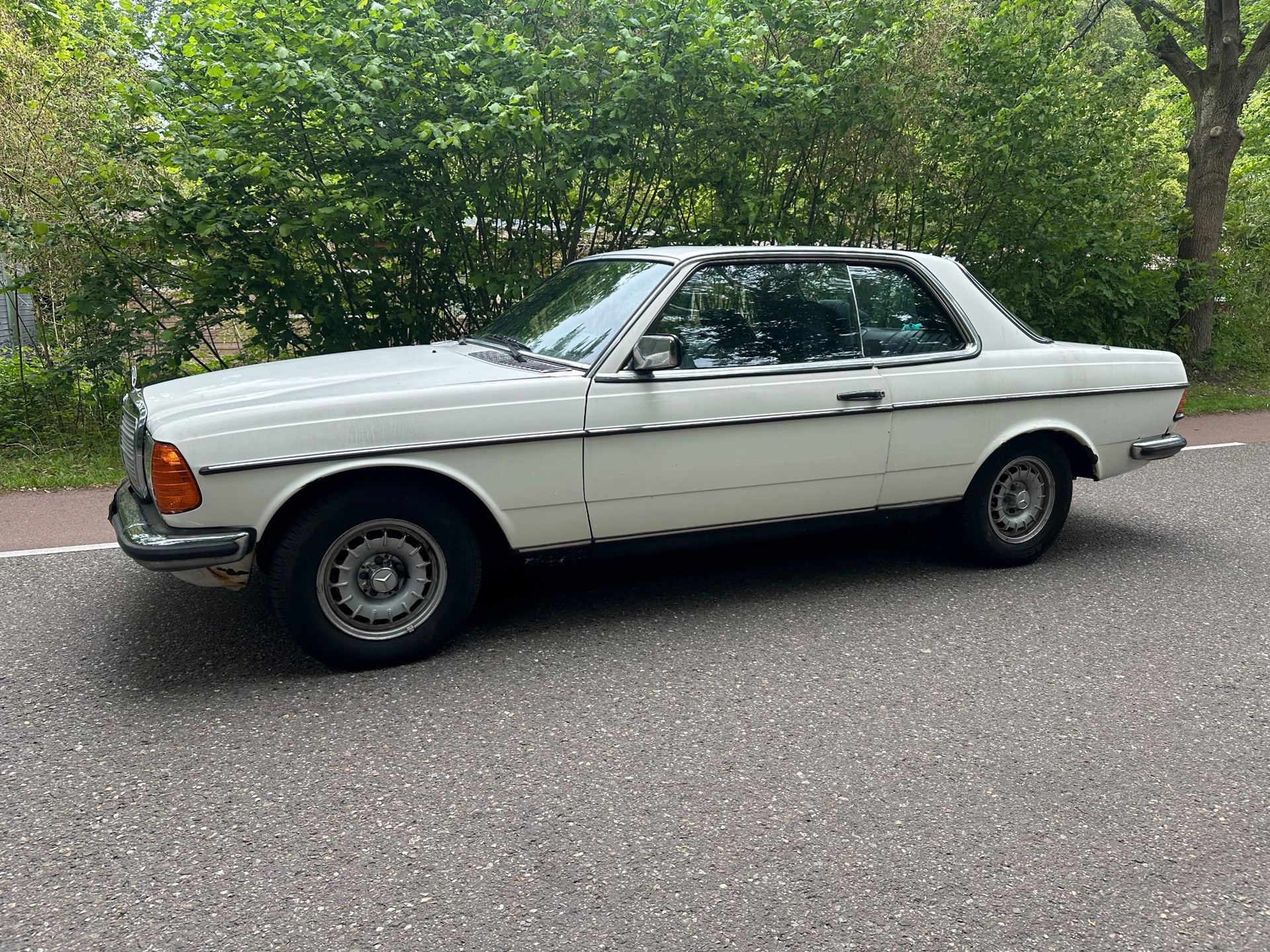 Mercedes-Benz 200-280 (W123) 280 CE COUPE AIRCO AUTOMAAT SCHUIFDAK NW APK