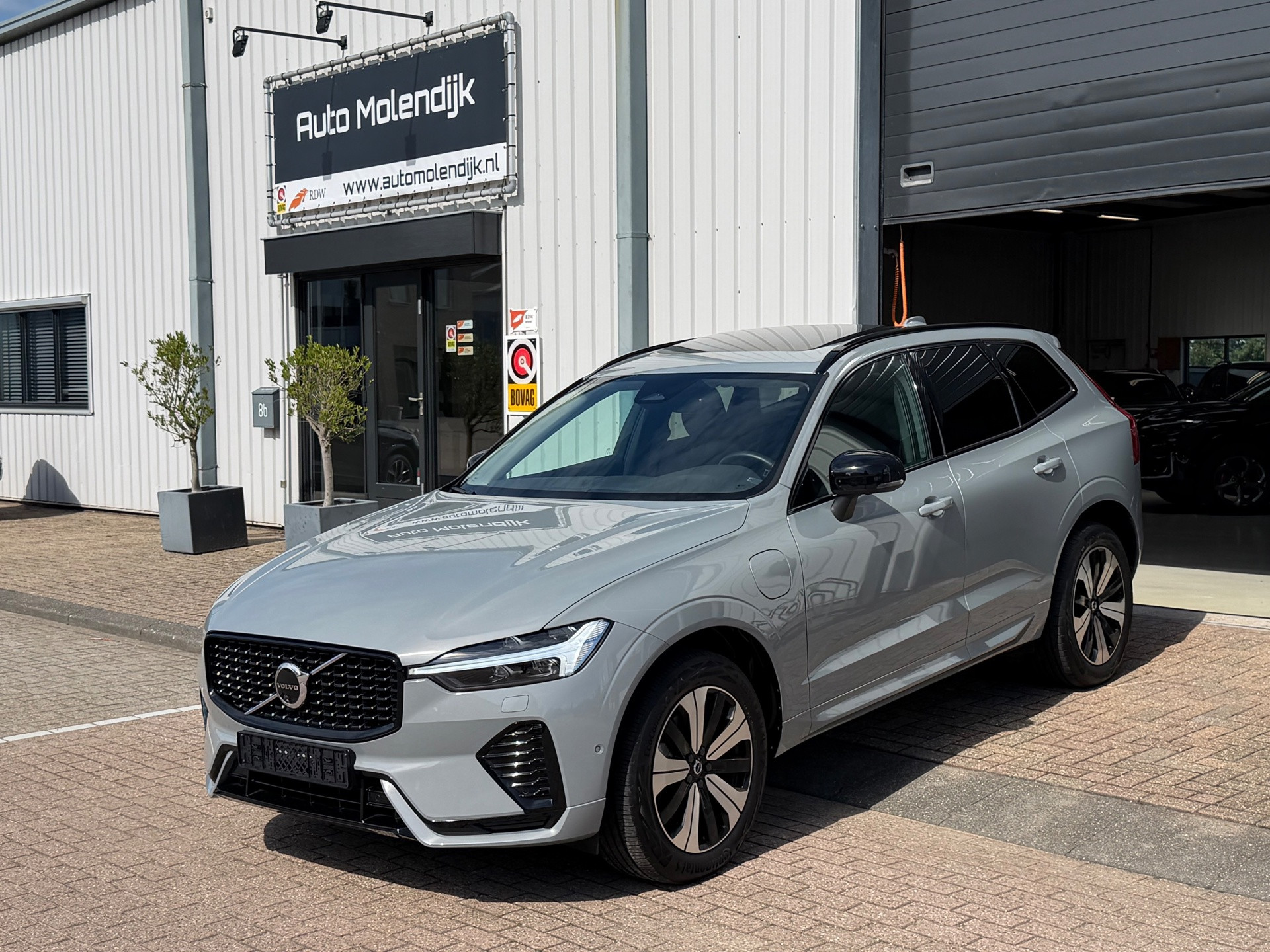 Volvo XC60 2.0 T6 PHEV 350 pk AWD Ultra Dark / Pano / Memory / Leder / H&K / 360cam