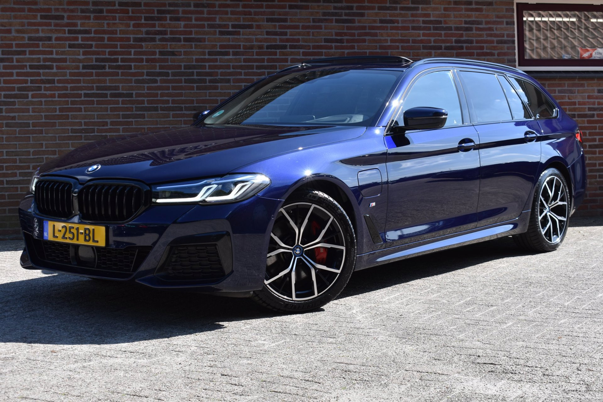 BMW 5 Serie Touring 530e High Executive ’21 SOH 84,0% Laser Pano Leder M Pakket Clima Navi Cruise LED Inruil mogelijk