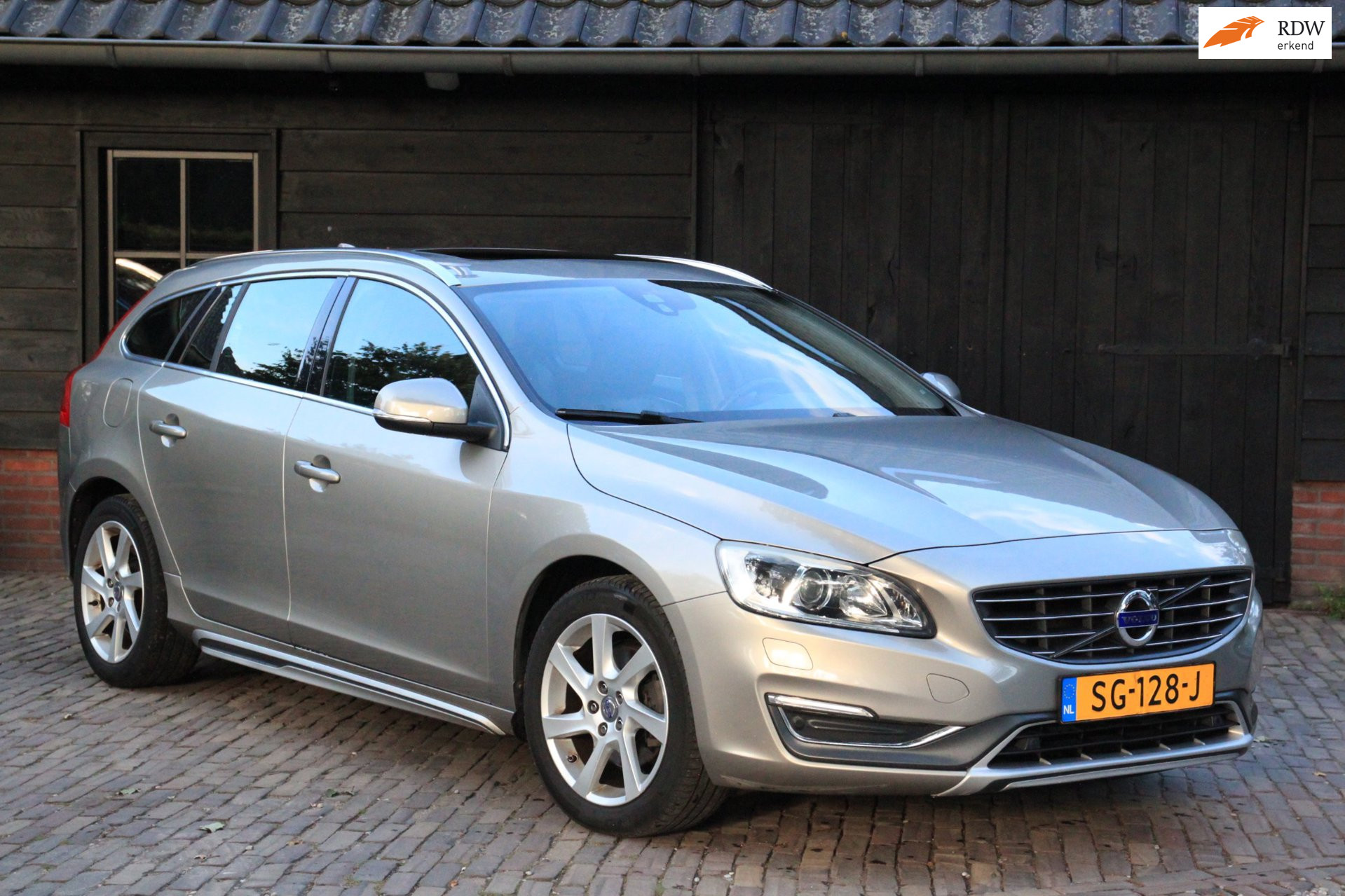Volvo V60 1.6 T4 Summum Elek-Dak/Xenon/Camera/Leer/Parkeersensor v,a/Stoelverwarming