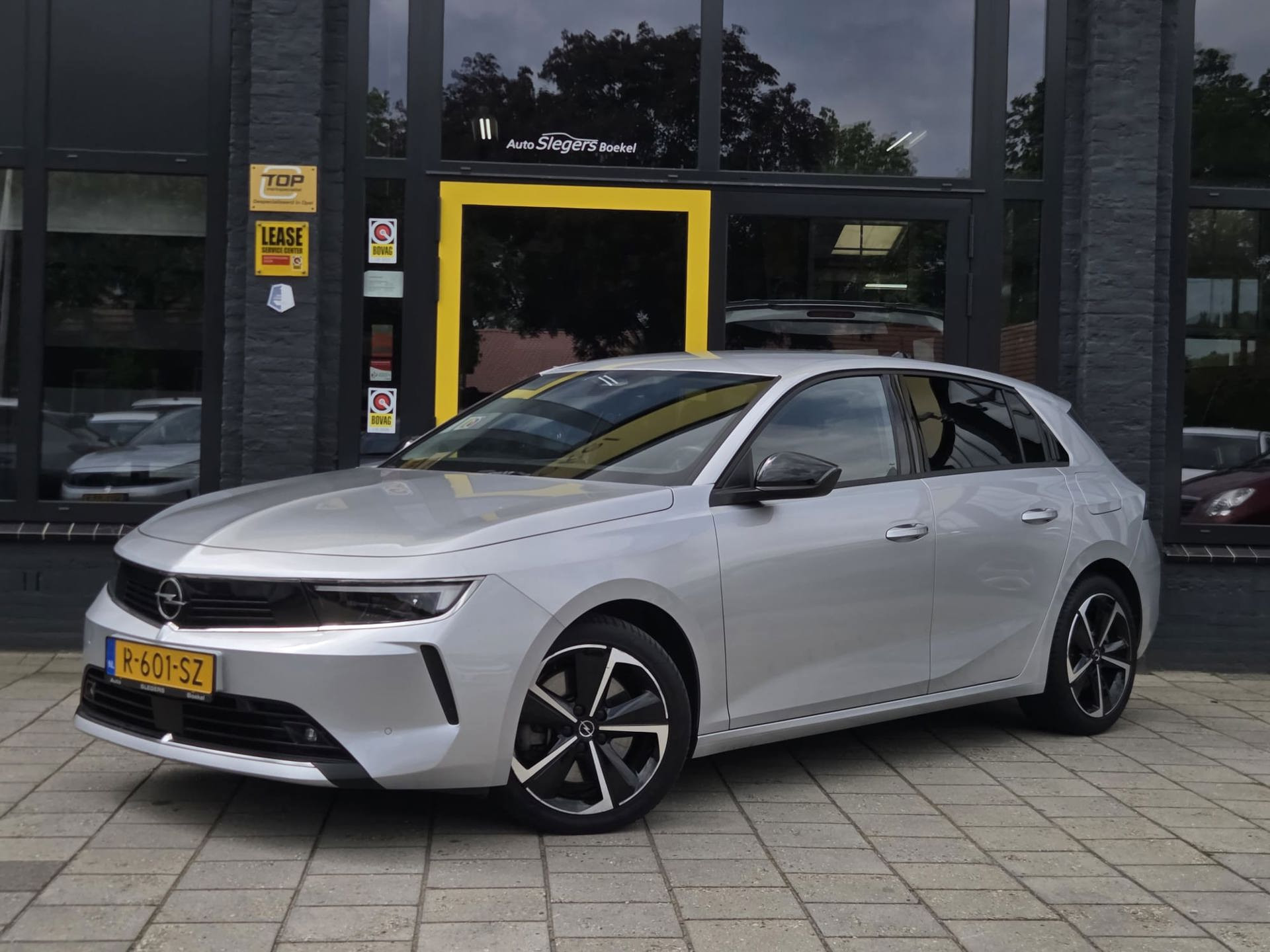 Opel Astra 1.6 Hybrid Business Edition | 97,5% SOH | Stoelv | Stuurv | Camera + Sensoren | Carplay | Android Auto