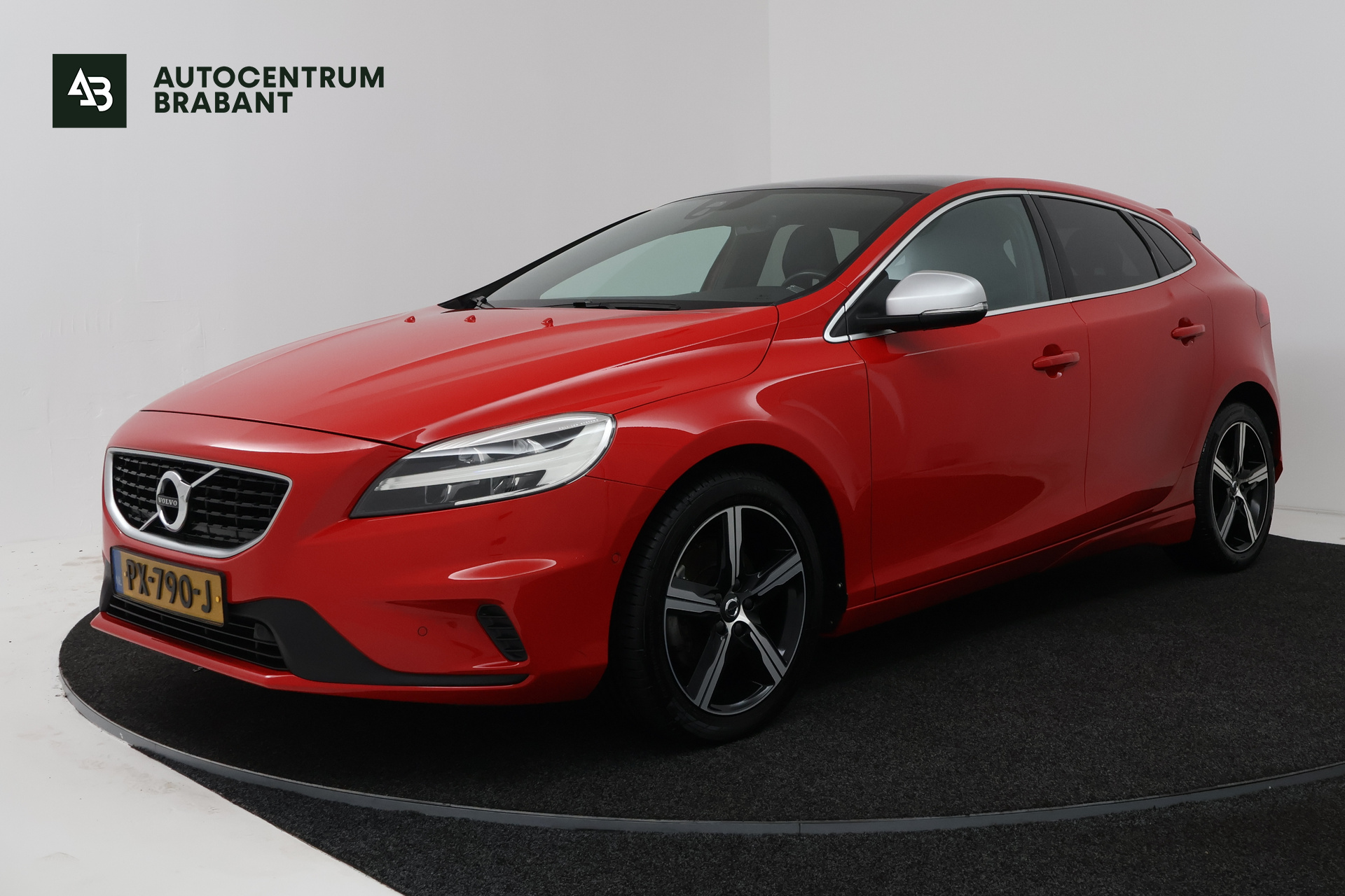 Volvo V40 2.0 T4 Business Sport (STOELVERWARMING, CRUISE CONTROL, NAVIGATIE, PARKEERSENSOREN)