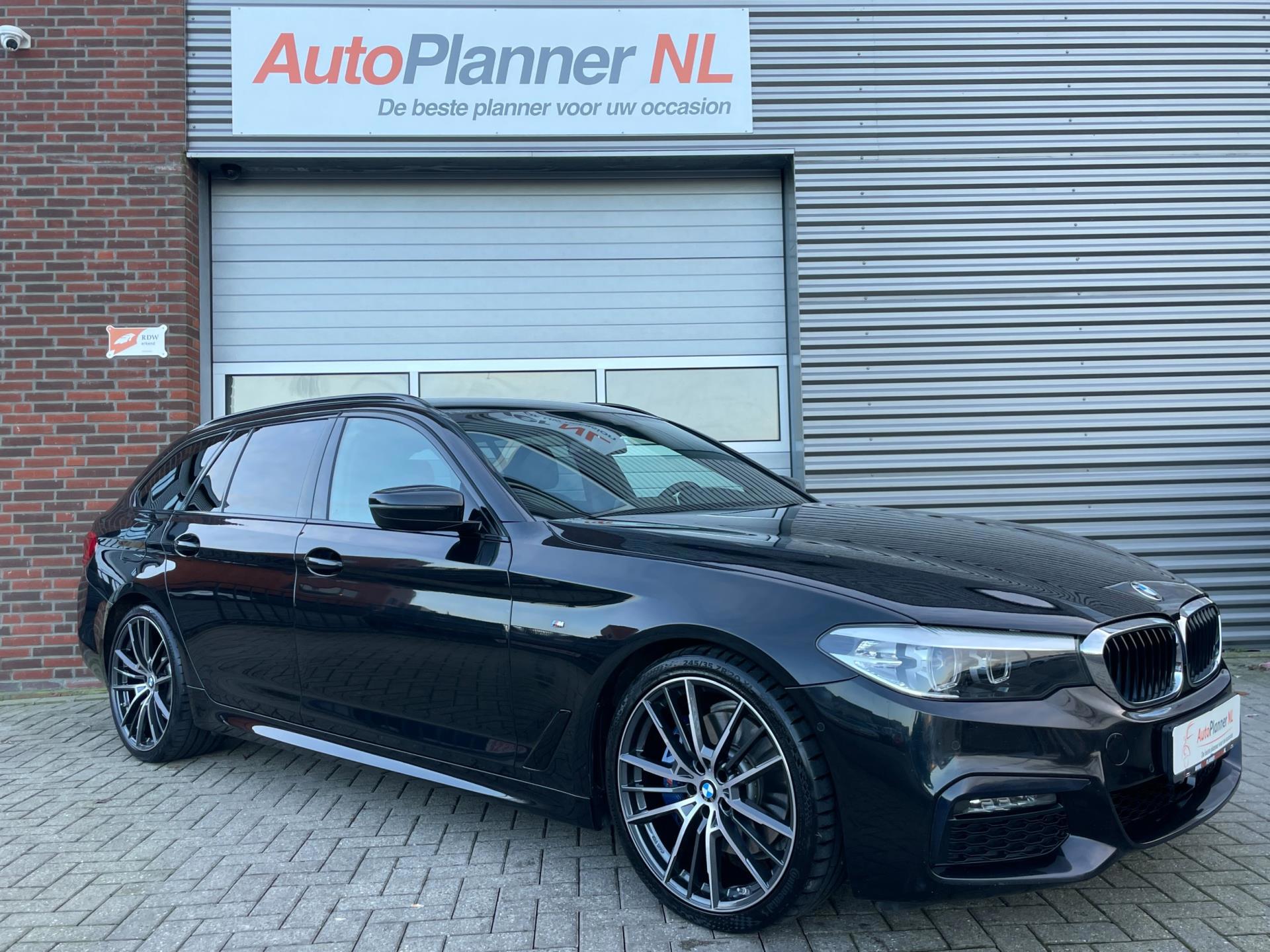 BMW 5 Serie Touring 530i M Sport! Camera! Navi! Sfeerver.!