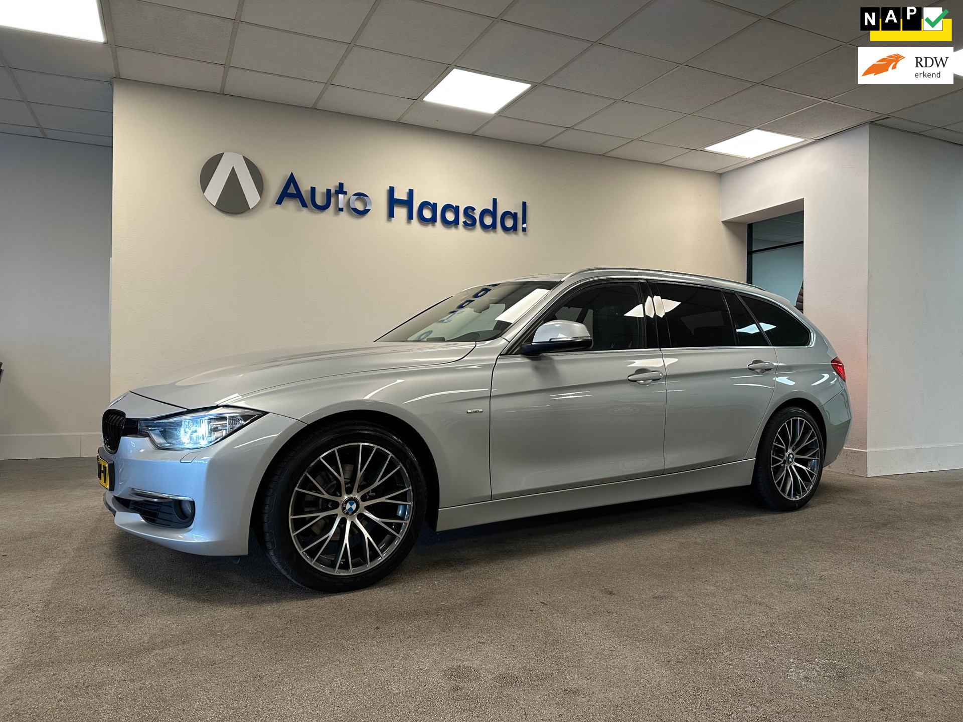BMW 3 Serie Touring 320i|LUXURY LINE|PANO|18″|EL.ACHTERKLEP|AUTOMAAT|LED|XENON