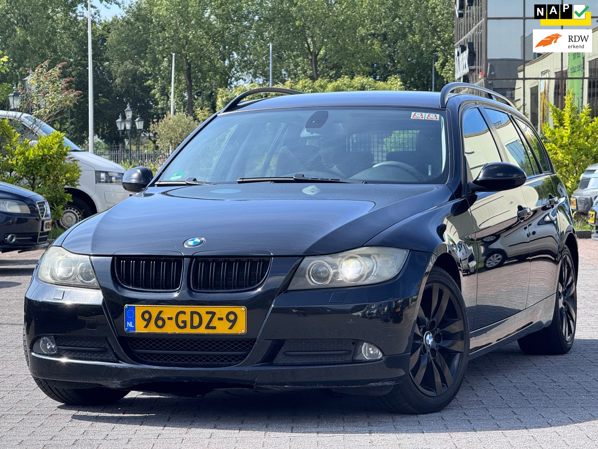 BMW 3 Serie Touring 318d High Executive | APK 12-08-2027 |Navigatie | Xenon | Parkeersensoren | Trekhaak |
