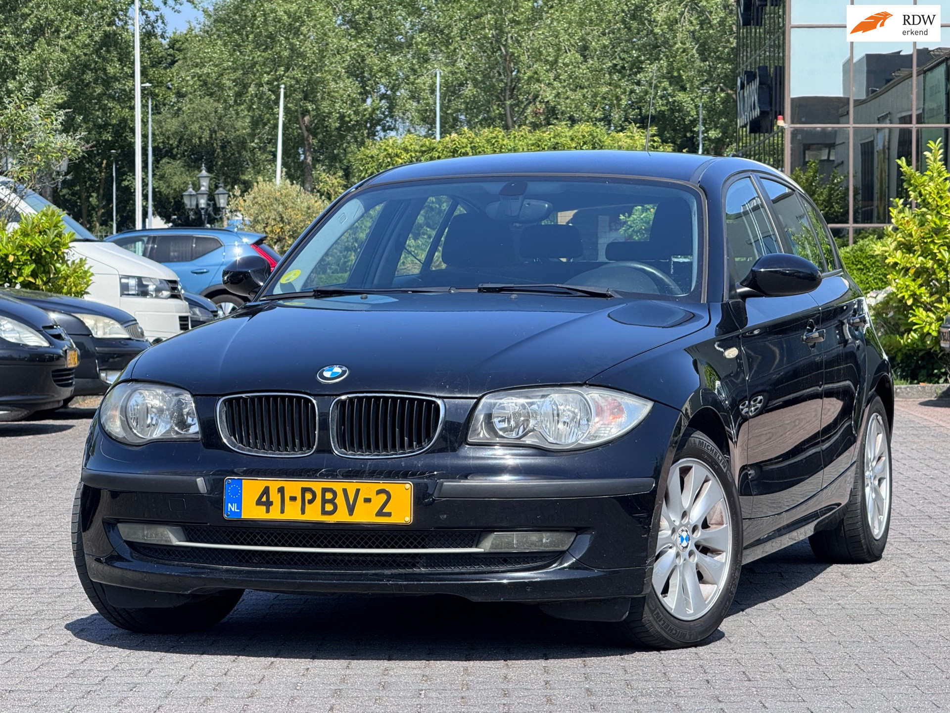 BMW 1-serie 116i | APK 3-7-2027 | Stoelverwarming | Airco | NW Distributtieketting Elektrische ramen en spiegels | Lm Velgen