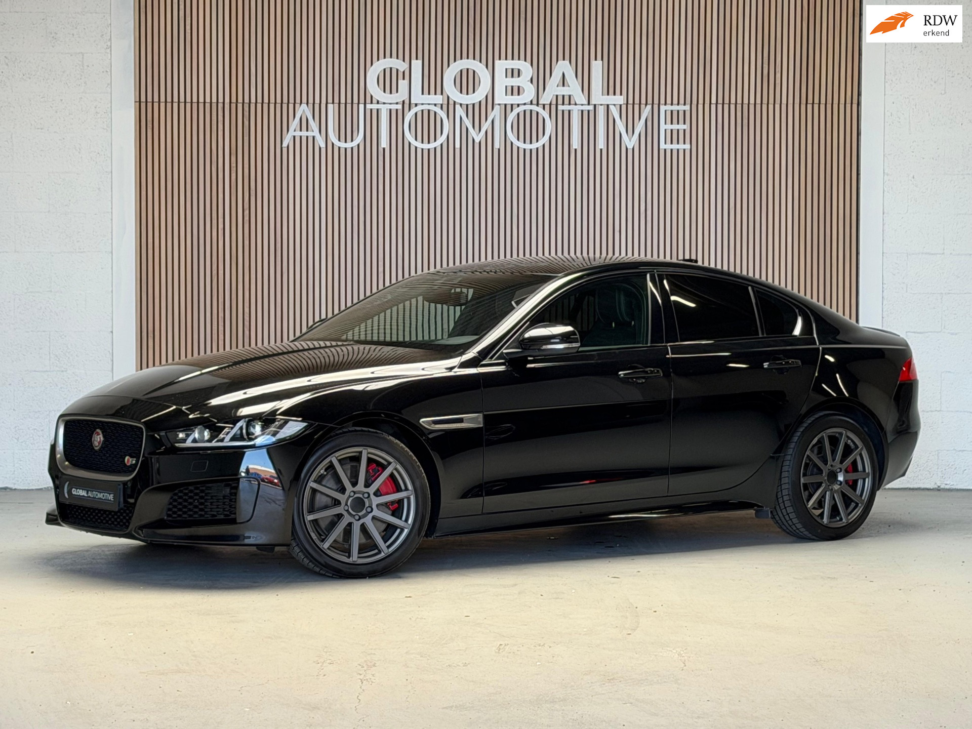 Jaguar XE 3.0 S V6 340PK – STOELVERWARMING