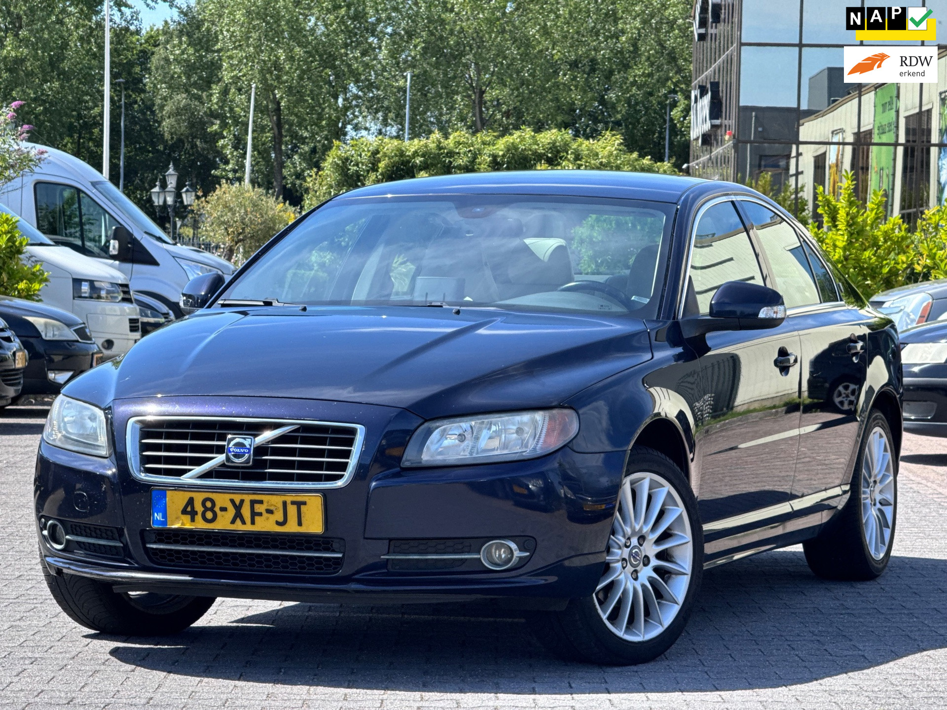 Volvo S80 2.5 T Momentum | APK 12-08-2027 | Leder stoelen | Navigatie | Parkeersensoren | Bluetooth | Onderhoudhistorie | 17 inch
