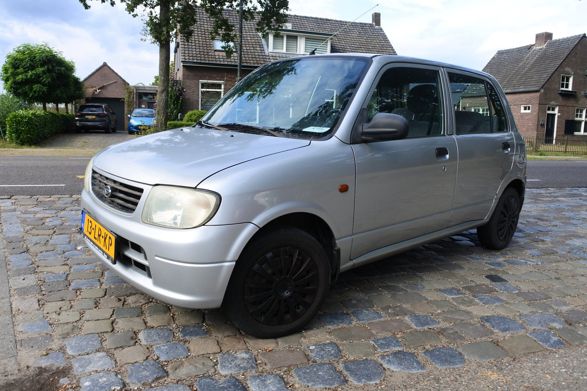 Daihatsu Cuore 1.0-12V DVVT STi 5 drs 135 dkm apk 26-8-2027