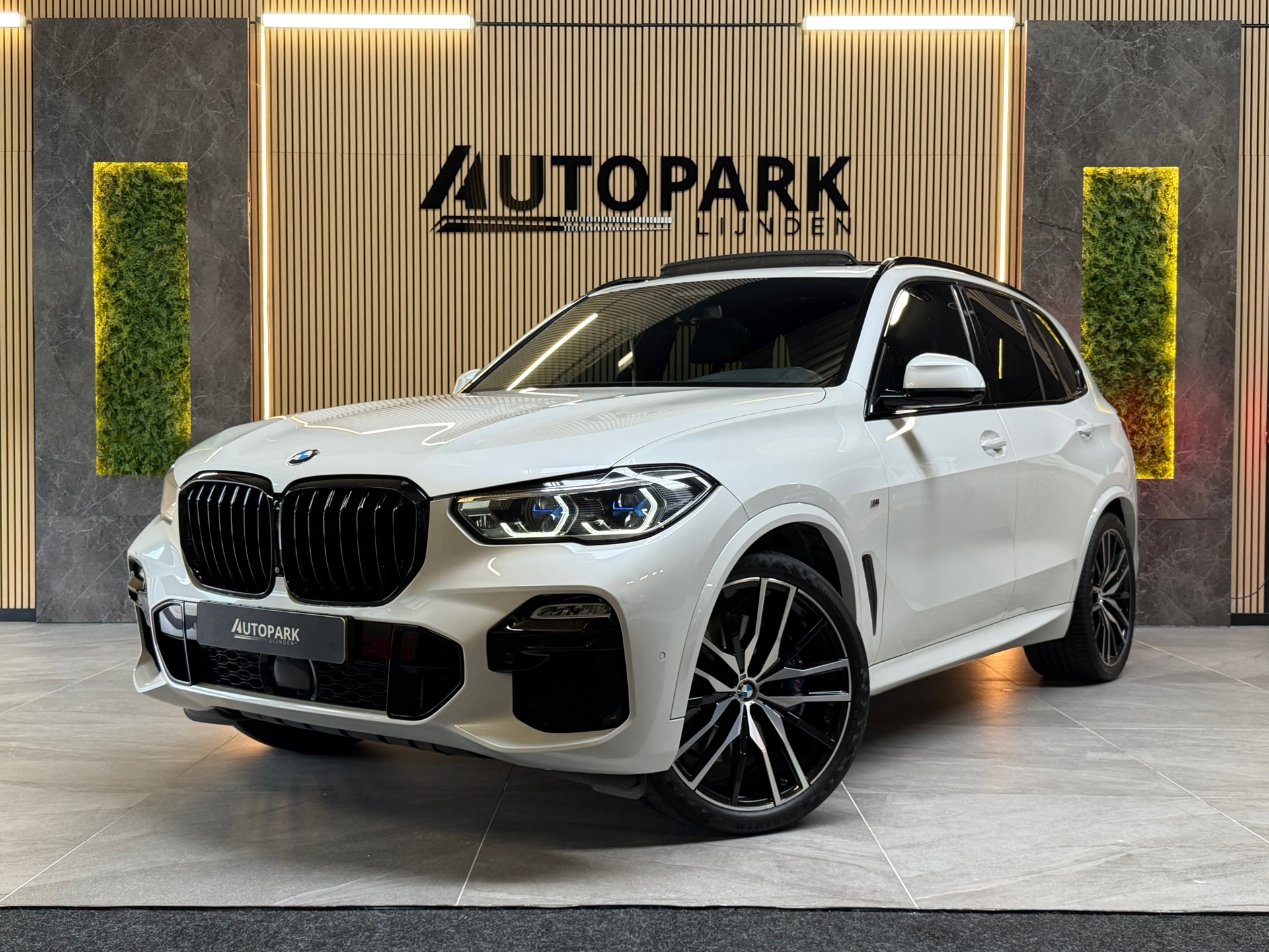 BMW X5 XDrive40i High Executive M-SPORT TV|PANO|H&K|HuD|360CAM|MEMORY|KEYLESS|LUCHTVERING|SFEERVERLICHTING|NIGHTPAKKET|BOMVOL!