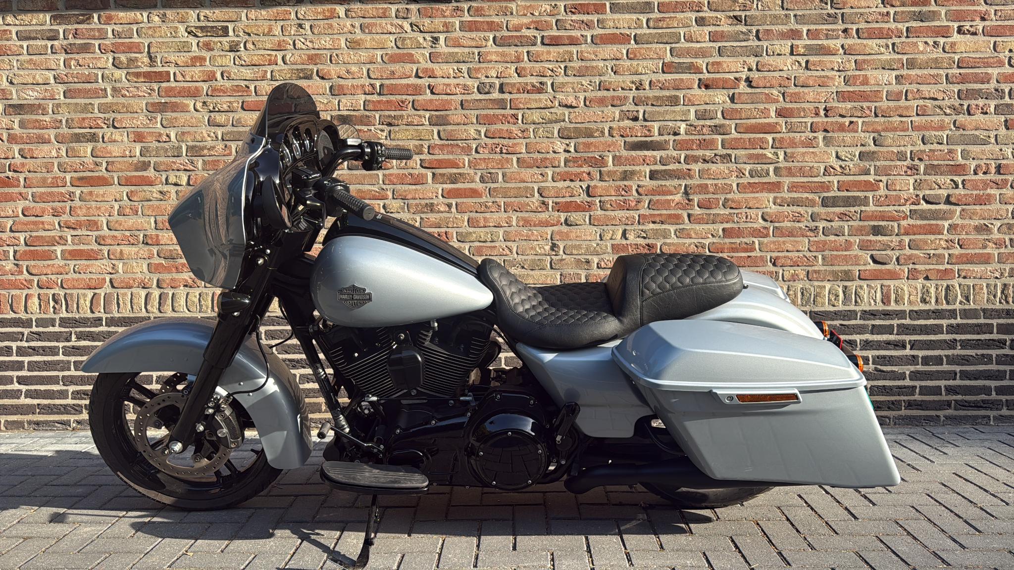 Harley-Davidson 103 FLHX Street Glide
