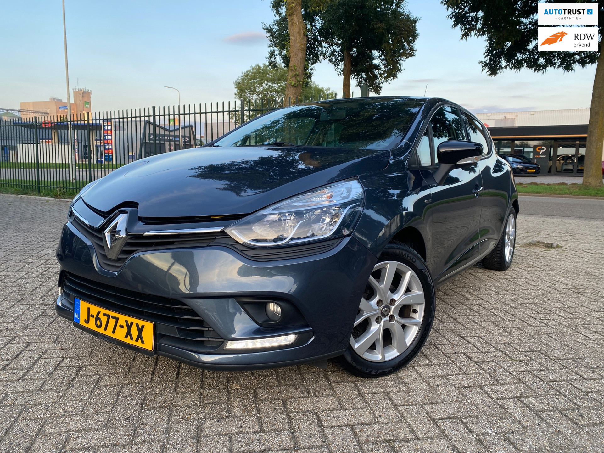 Renault Clio 1.2 16V Airco Navigatie Tel Cruise Trekhaak