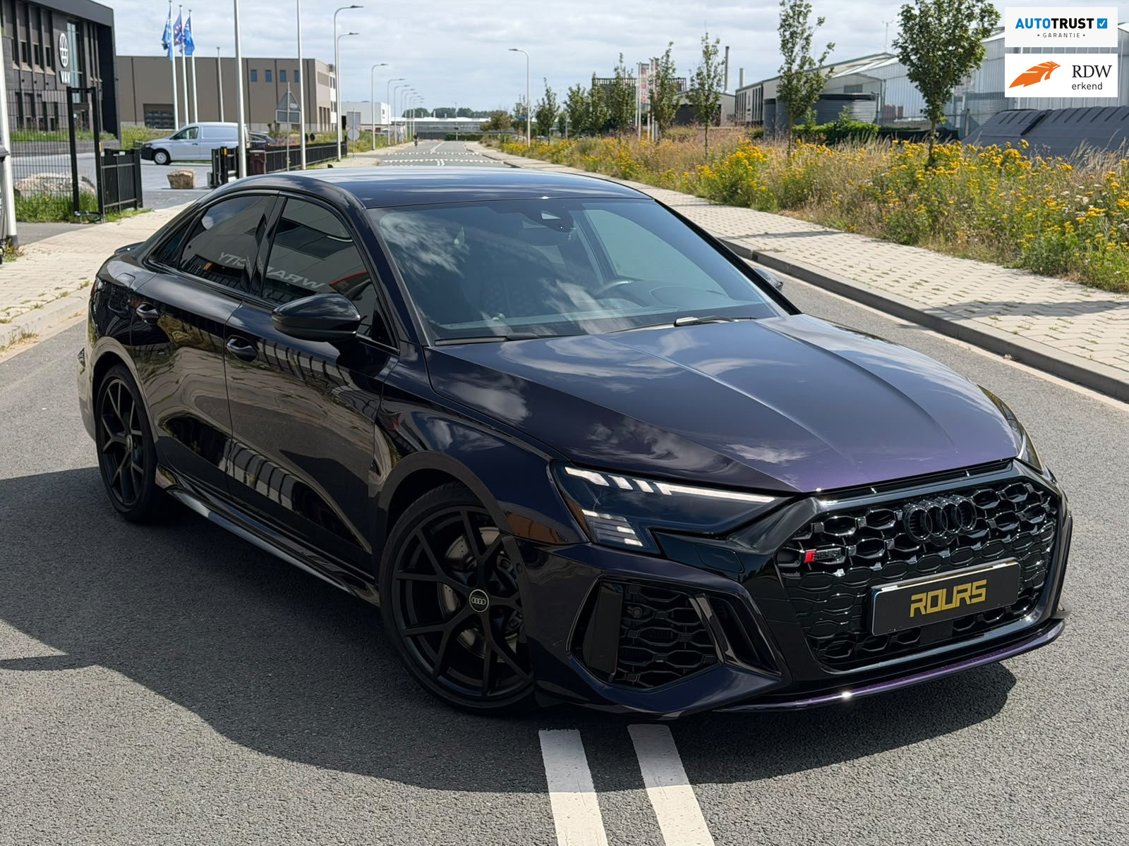Audi RS3 Limousine 2.5 TFSI RS 3 quattro | Violet Paars | RS Performance | B&O | Matrix | RS Uitlaat | 280 km/u