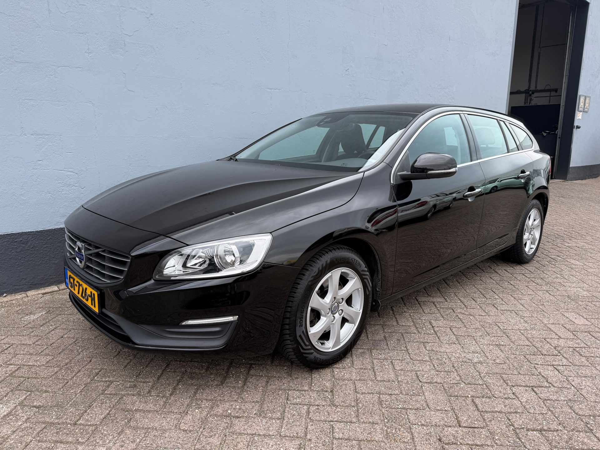 Volvo V60 1.5 T3 Momentum – Dealer Onderhouden