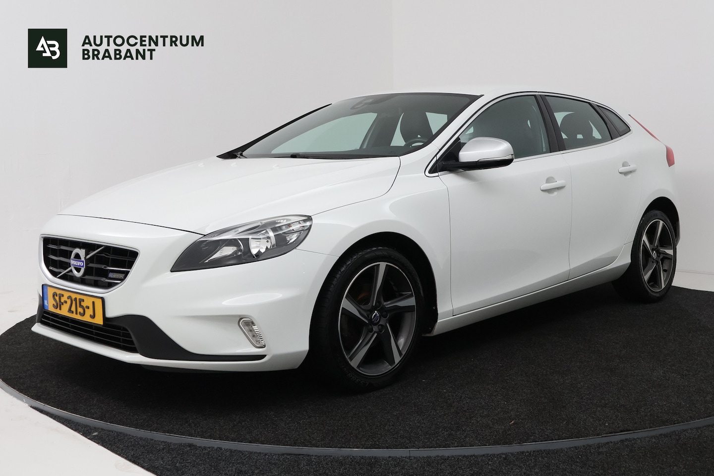 Volvo V40 1.6 T2 Summum (NAVIGATIE, CRUISE CONTROL, PARKEERSENSOREN)