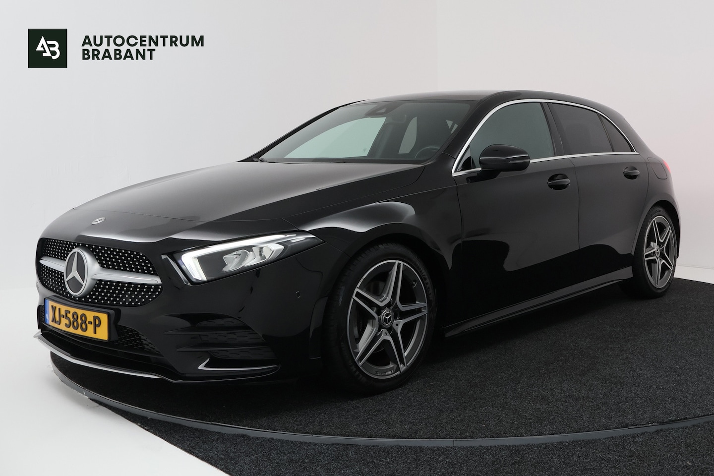 Mercedes-Benz A-Klasse 200 Business Solution AMG (NAVIGATIE, CAMERA, STOELVERWARMING, LED, PDC)