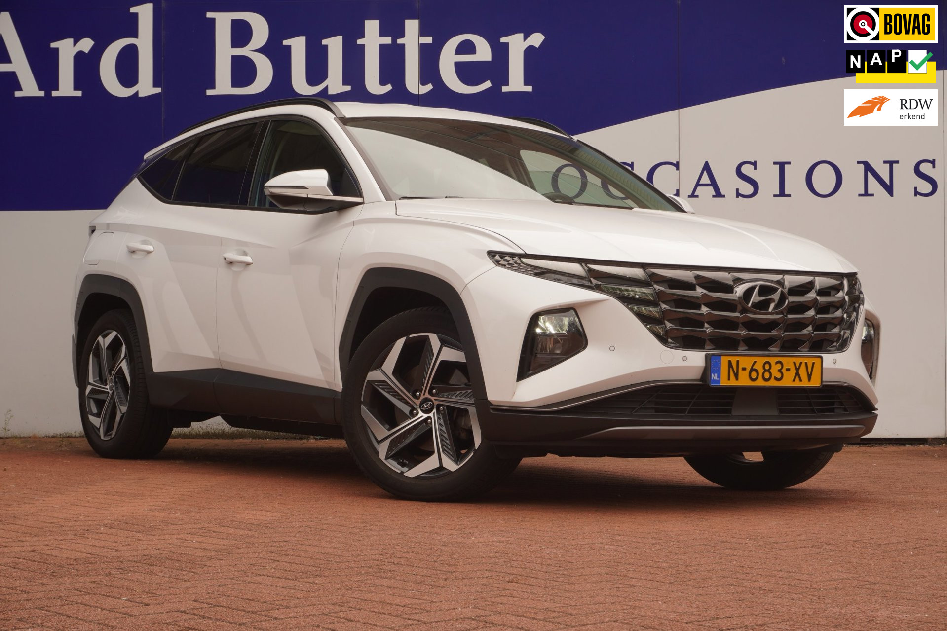 Hyundai Tucson 1.6 T-GDI PHEV 265PK Comfort 4WD+Led+Vitrual+breed-navigatie+camera+19″Lmv+stoel-verw = 62KM-Elek+2 Snoeren=SUPER