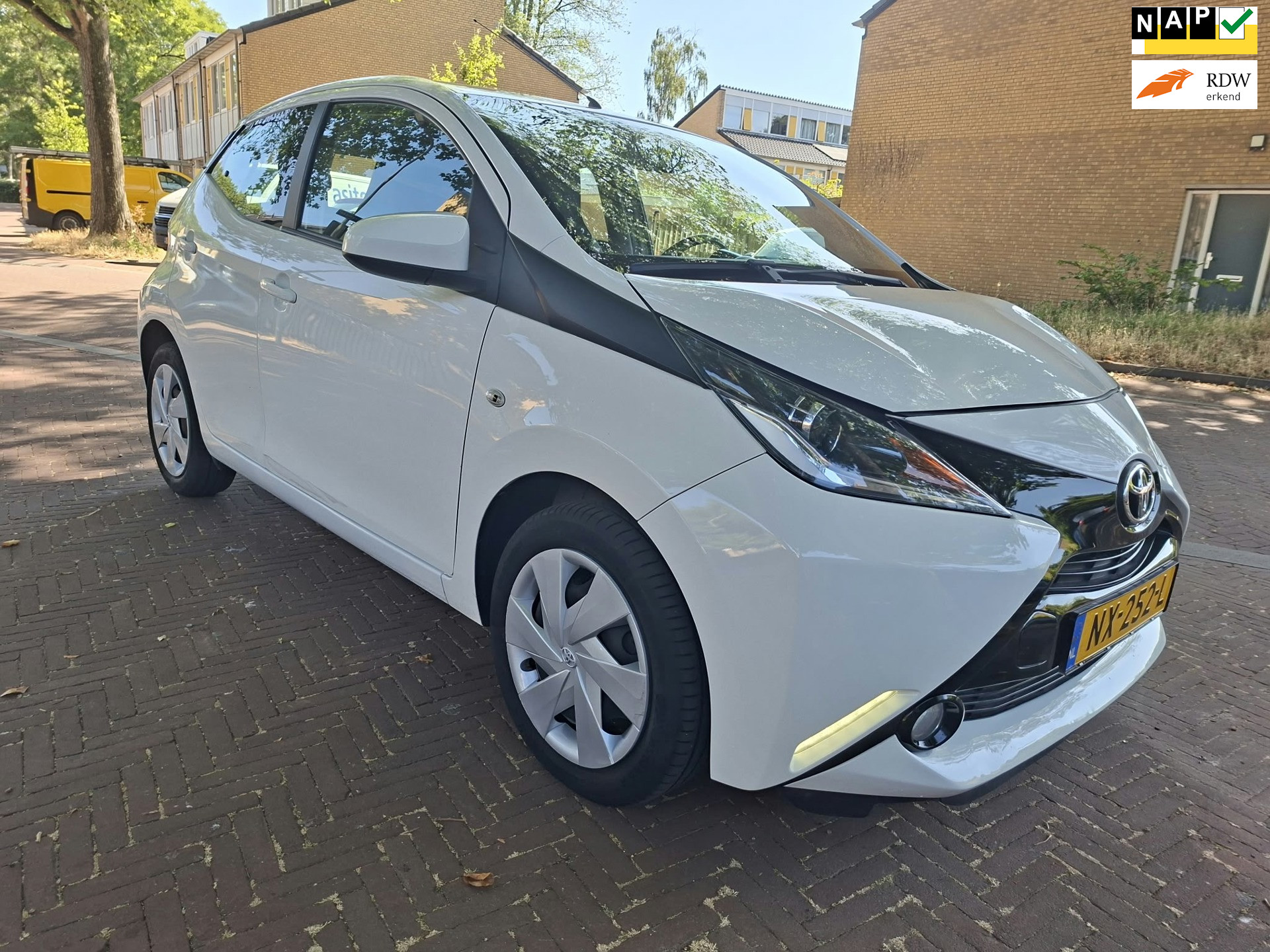 Toyota Aygo AUTOMAAT/ 97.000 NAP/ Camera / Tweede eigenaar